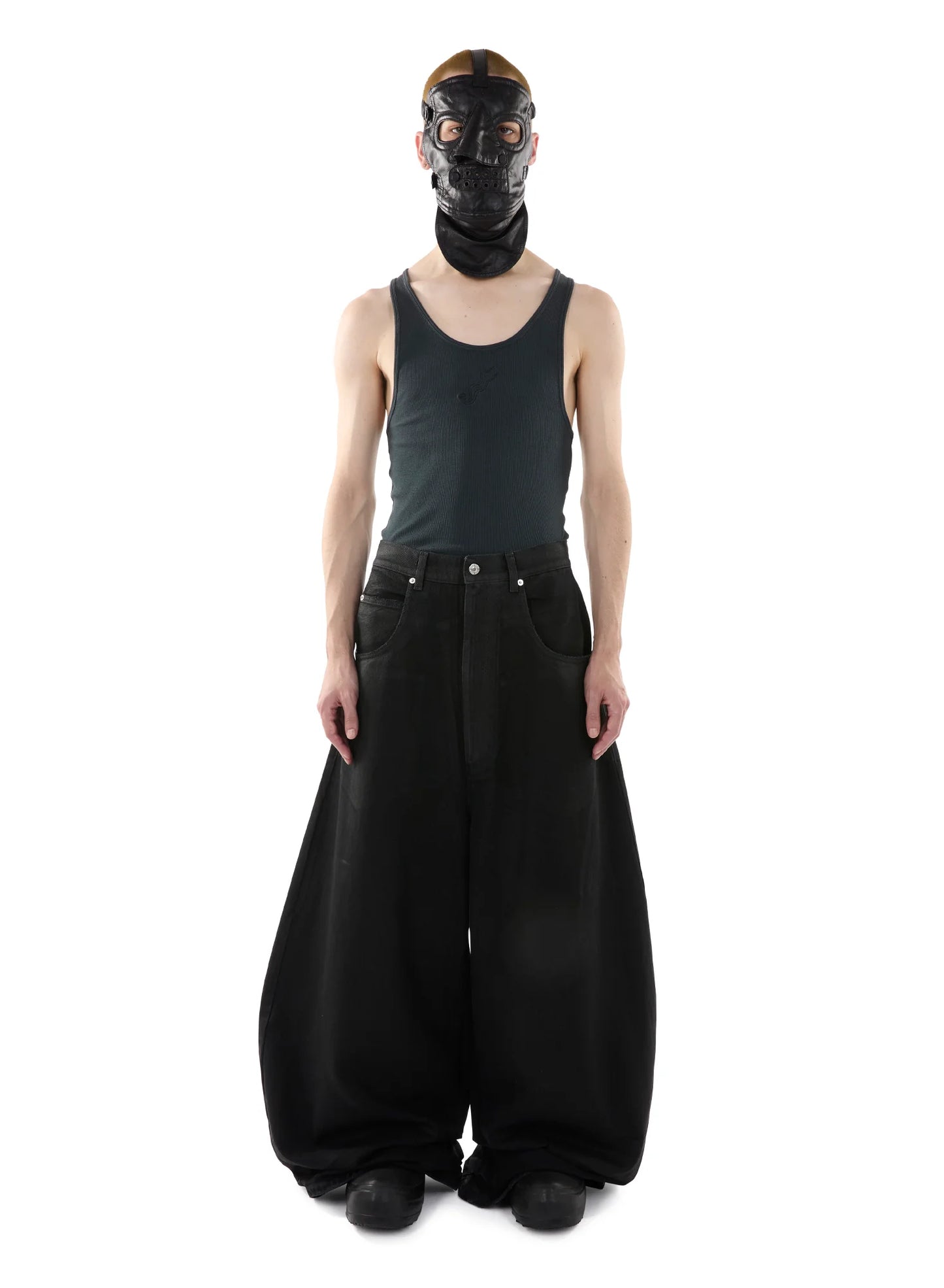 LU'U DAN_COATED DOUBLE XL JEANS (Black)