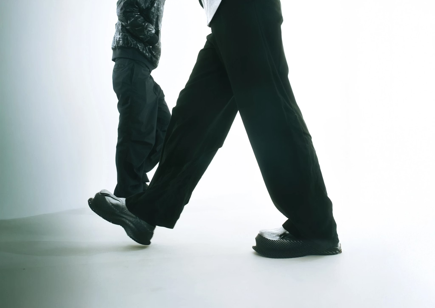 ALIVEFORM_STRATUM DERBY (Charcoal)