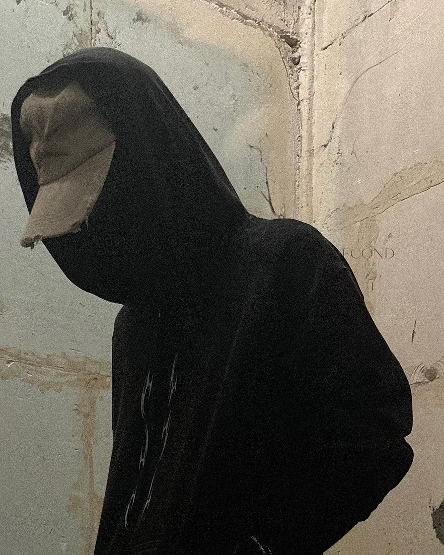 Ò line_Thorn Hood (Black)