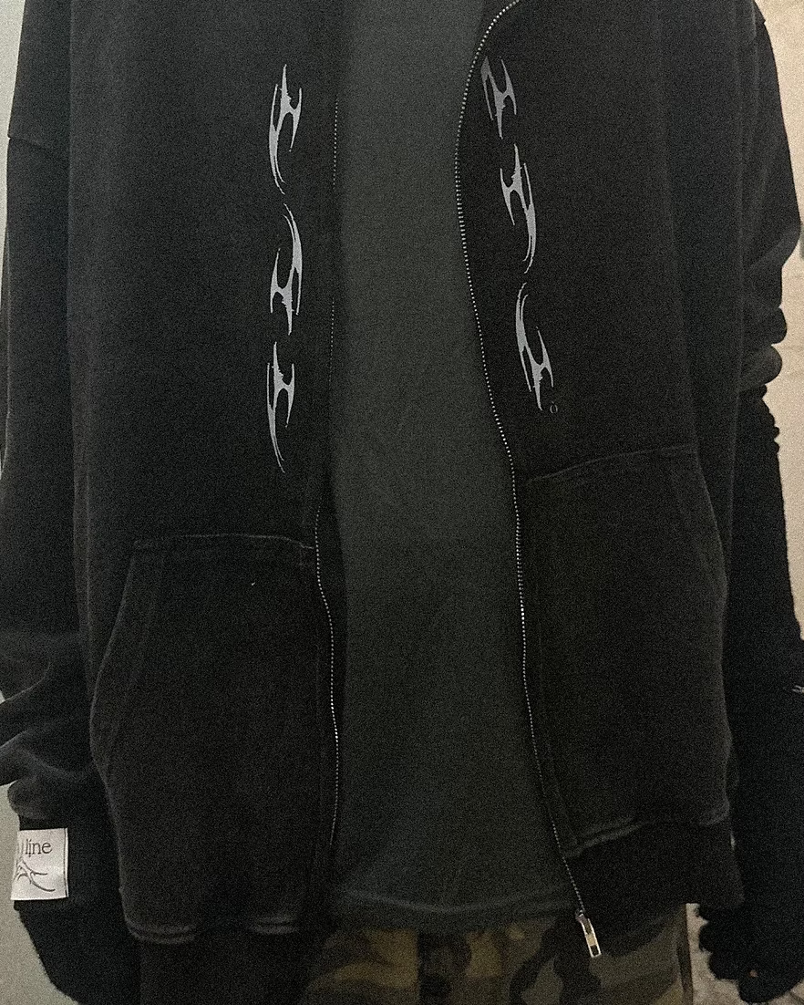 Ò line_Thorn Hood (Black)
