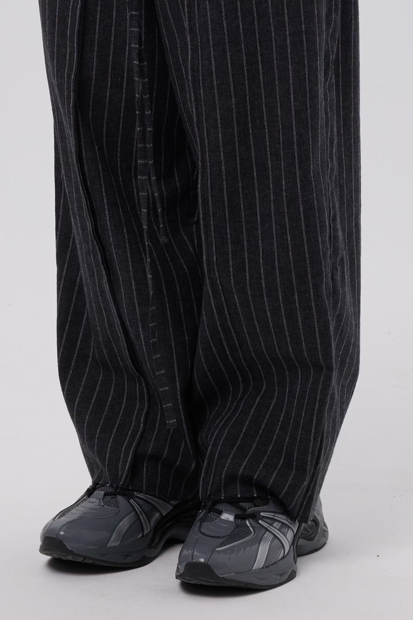 W Song_LONG STRAP WIDE PANTS (Grey)