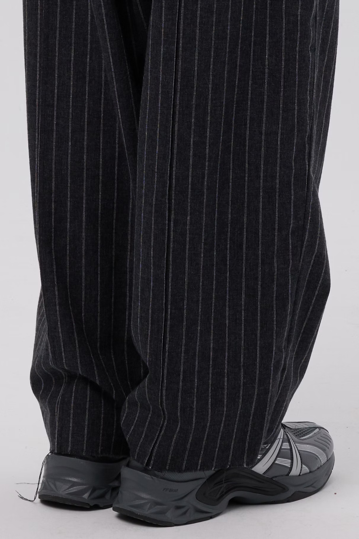 W Song_LONG STRAP WIDE PANTS (Grey)