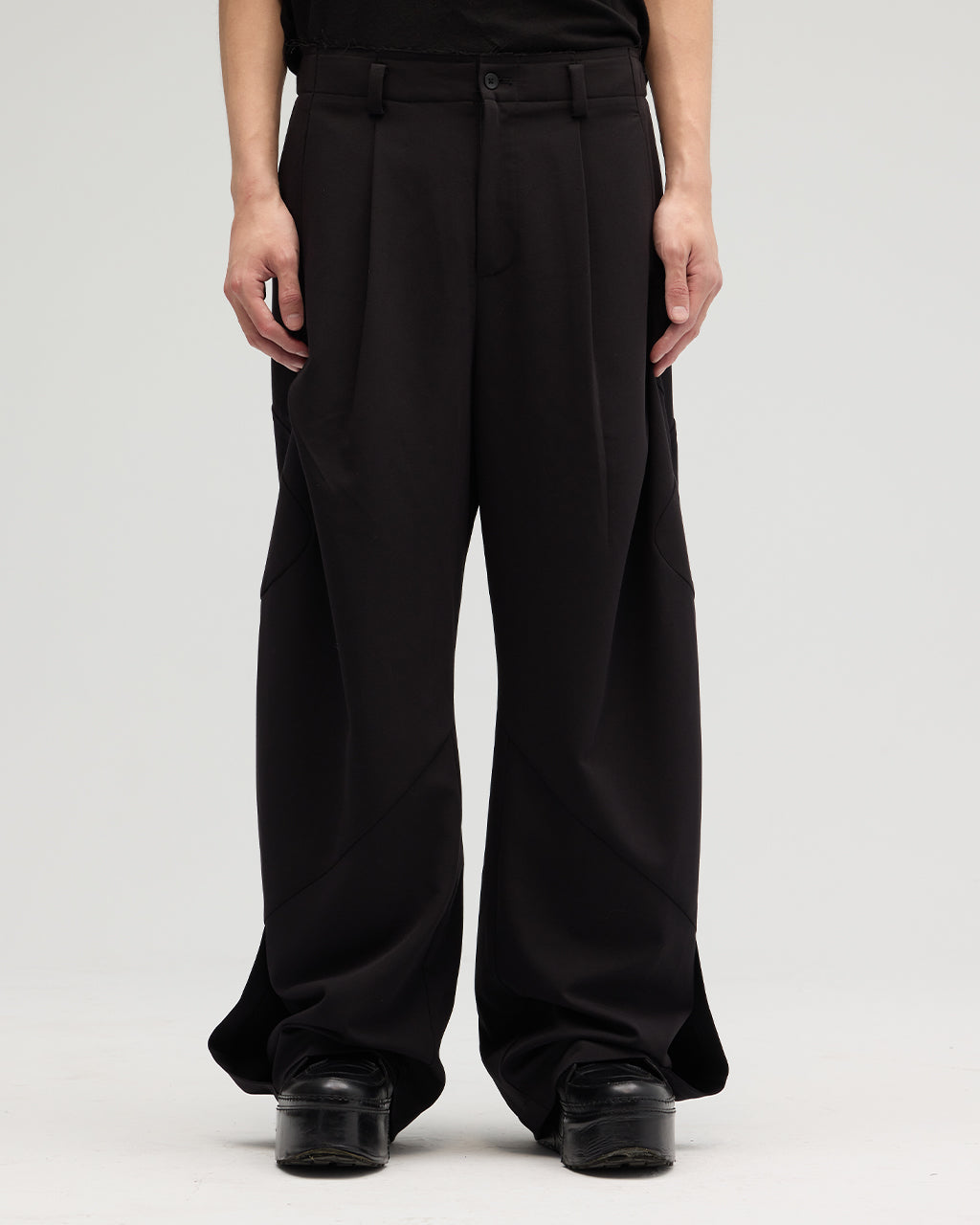 VACANT_Wide Spliced Pants (Black)