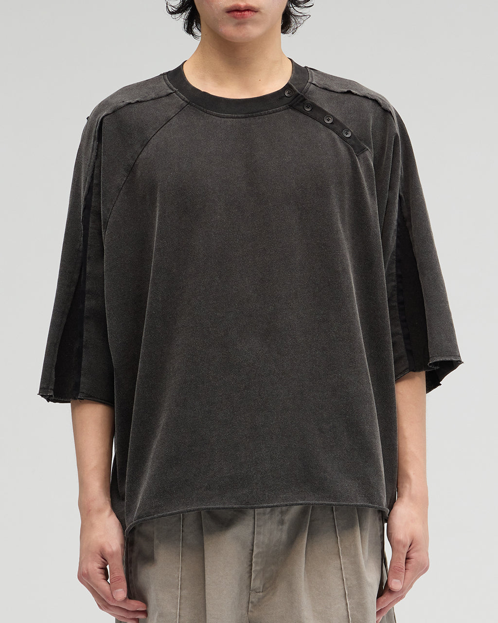VACANT_Henley Neck Tee (Black)