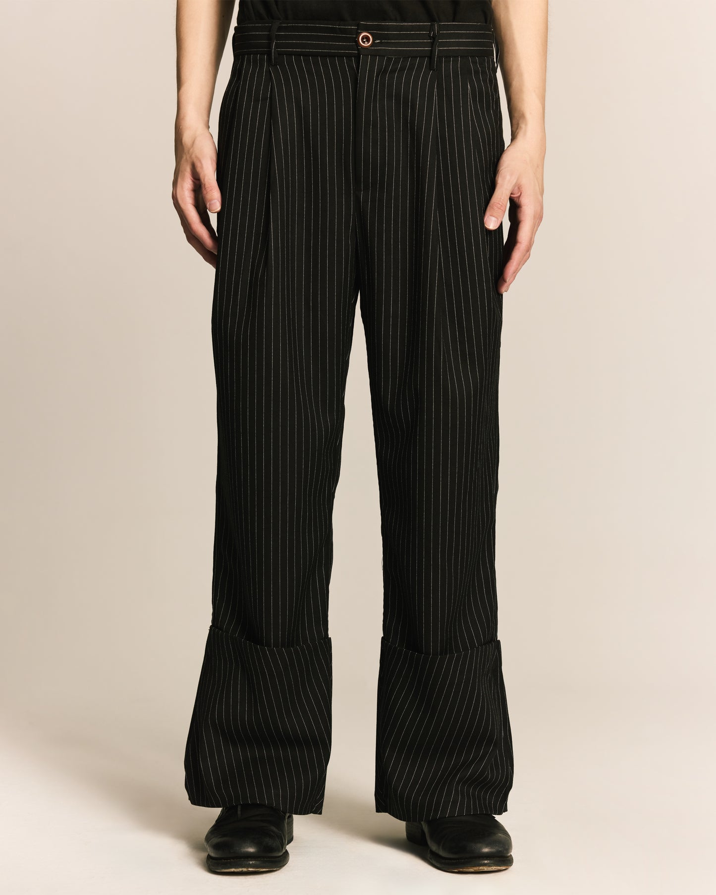 Shalou_FOLDED PLEAT TROUSERS (Black)