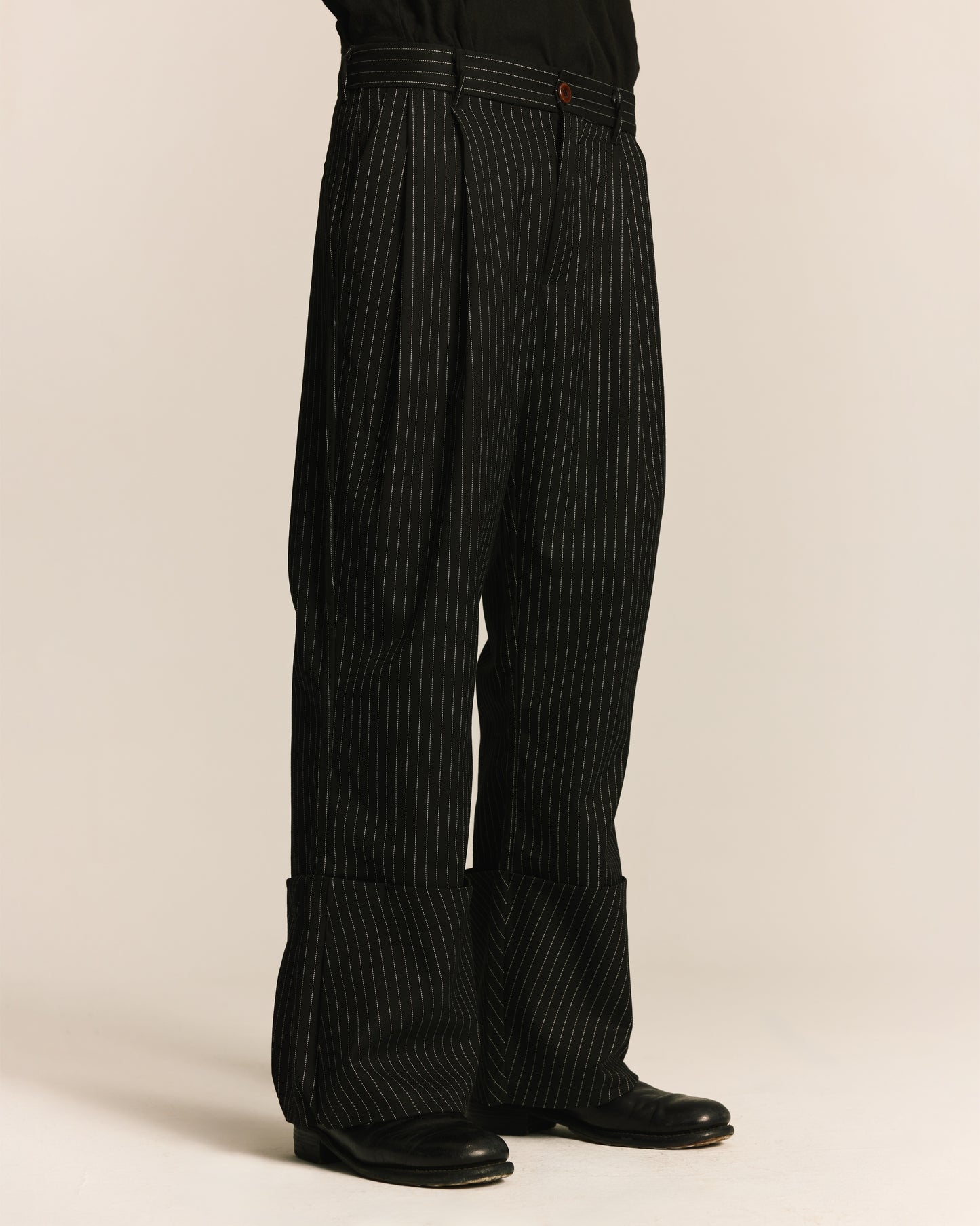 Shalou_FOLDED PLEAT TROUSERS (Black)