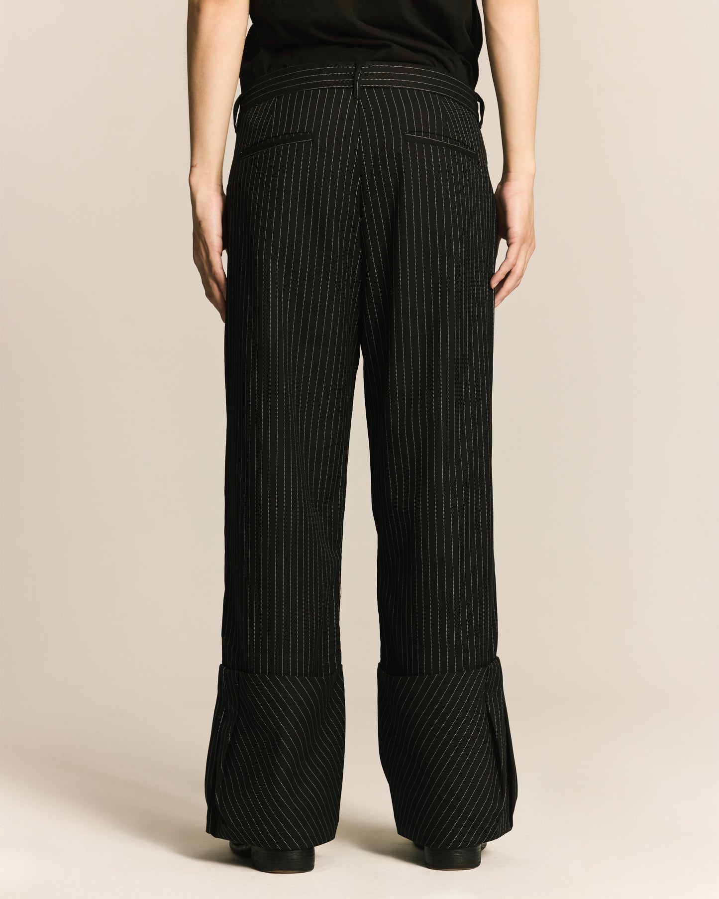 Shalou_FOLDED PLEAT TROUSERS (Black)