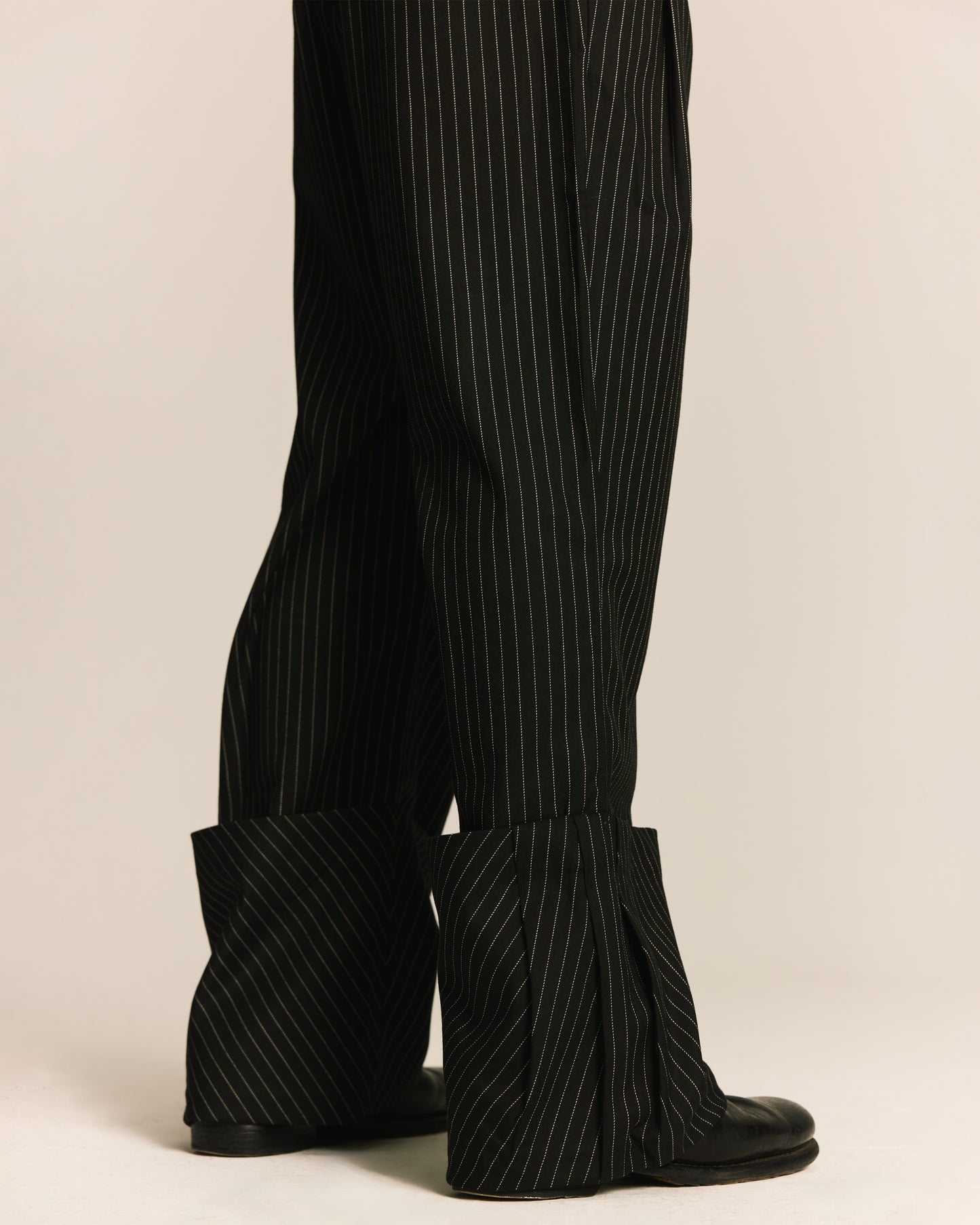 Shalou_FOLDED PLEAT TROUSERS (Black)