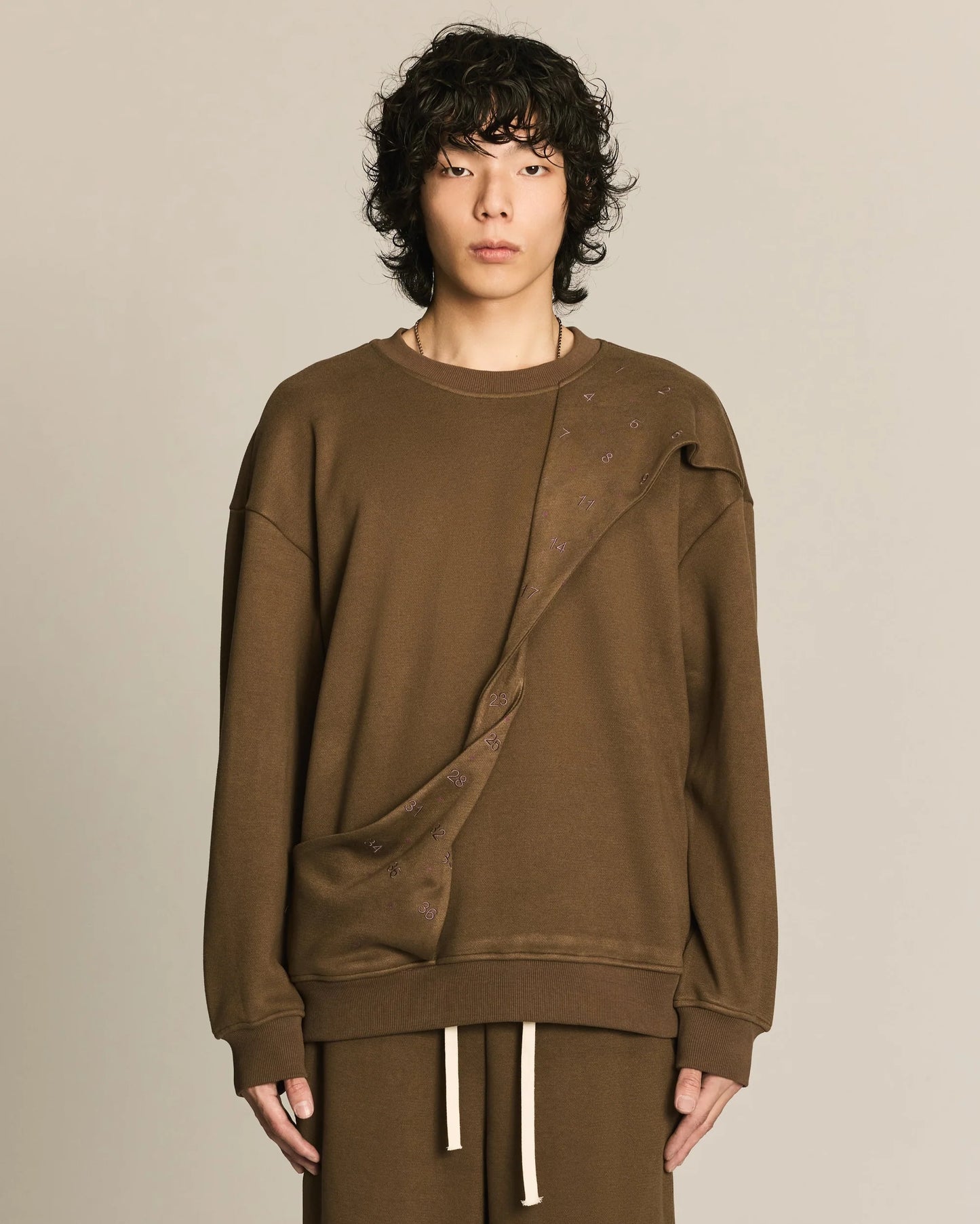 Shalou_Table Mark Embroidery Sweatshirt (Khaki)