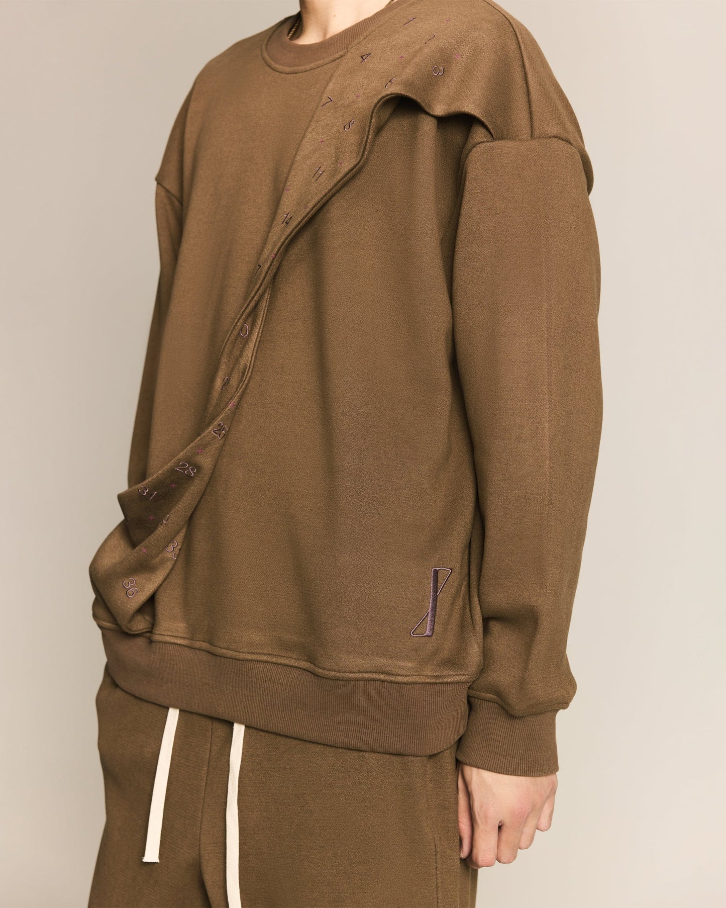 Shalou_Table Mark Embroidery Sweatshirt (Khaki)