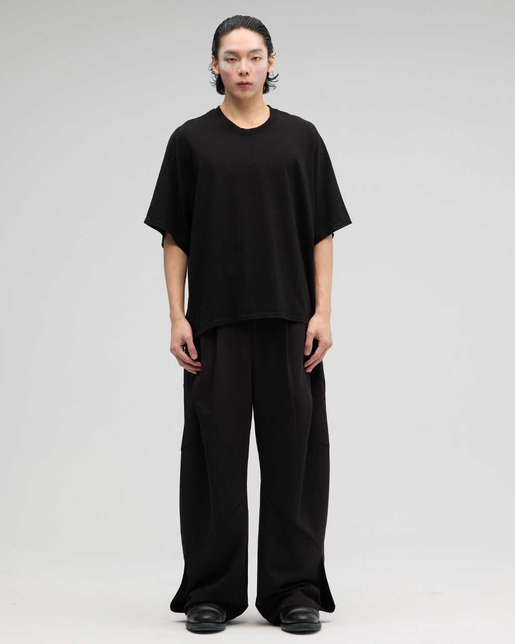 VACANT_Ash Tee (Black)