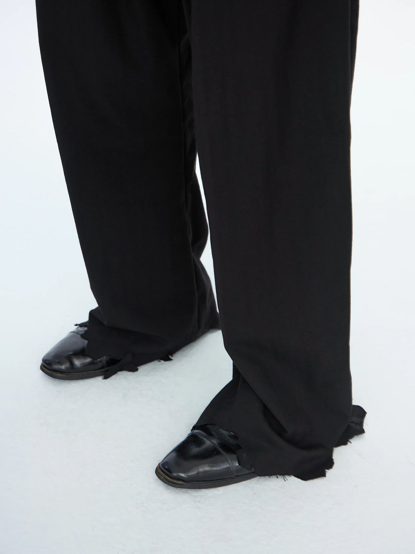 pip workspace_Frayed-hem Pleated Pant (Black)