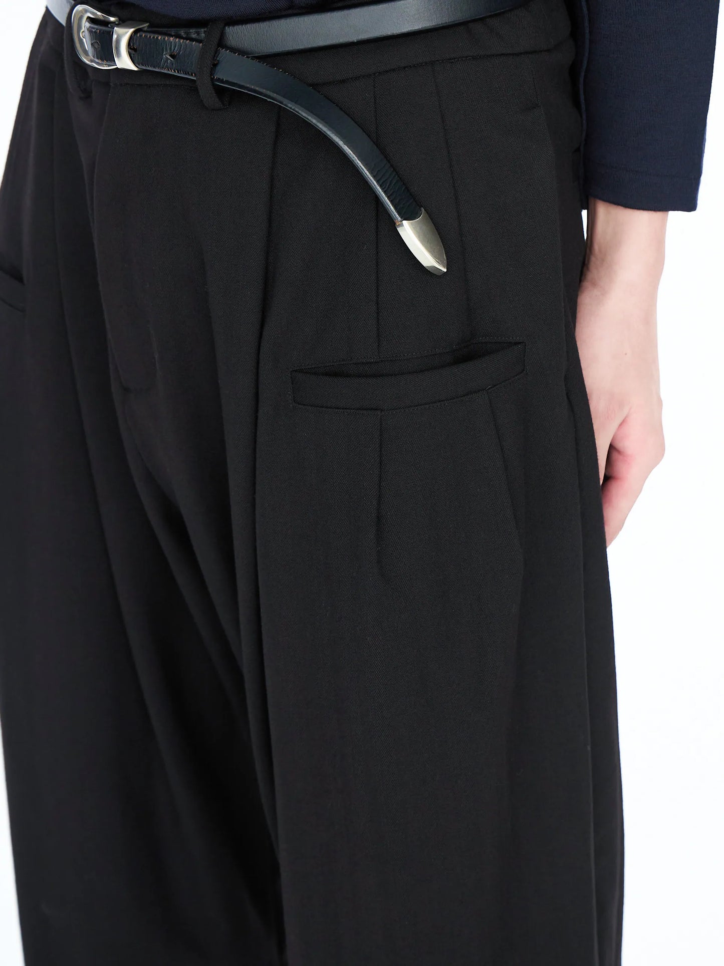 pip workspace_Frayed-hem Pleated Pant (Black)