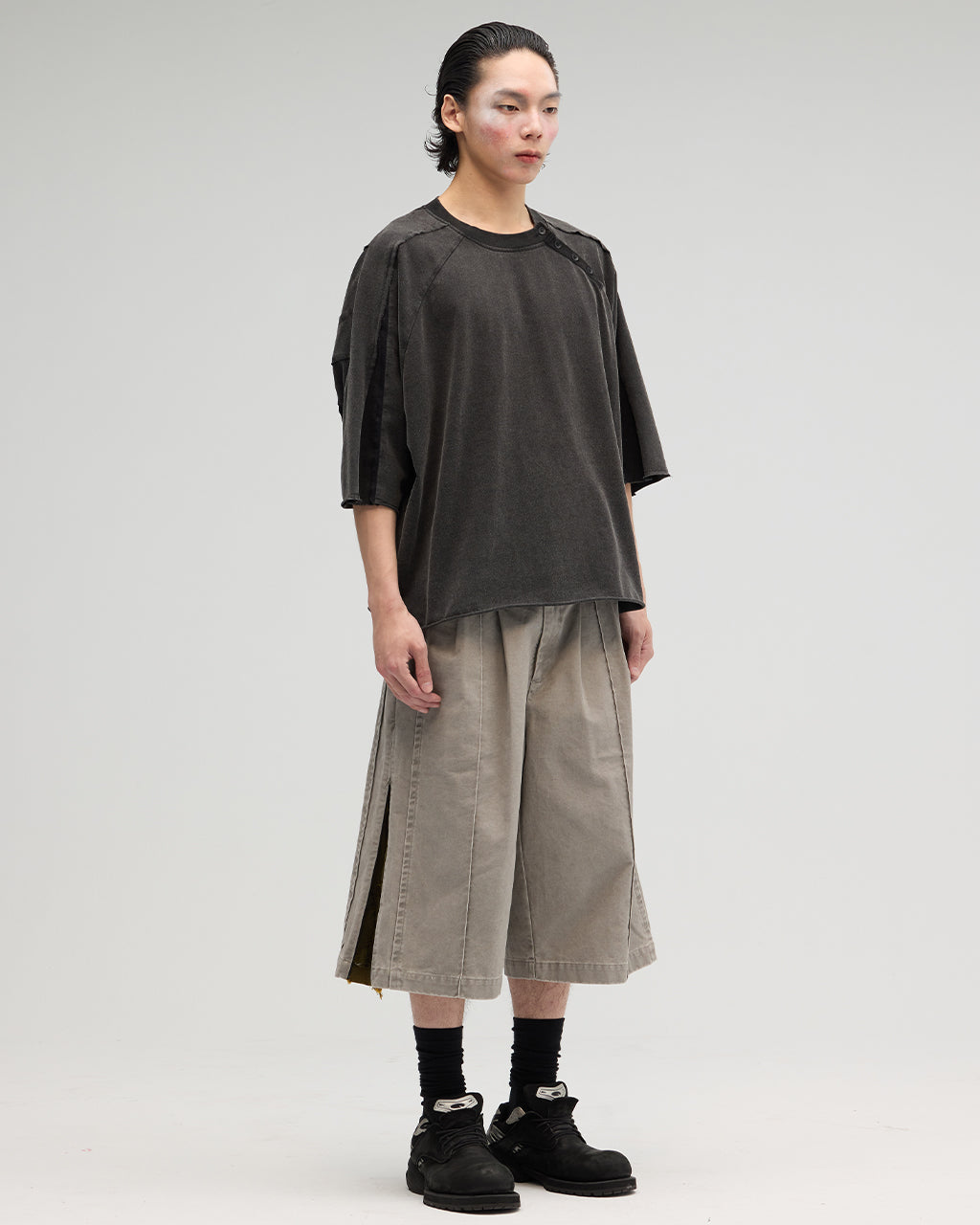 VACANT_Henley Neck Tee (Black)