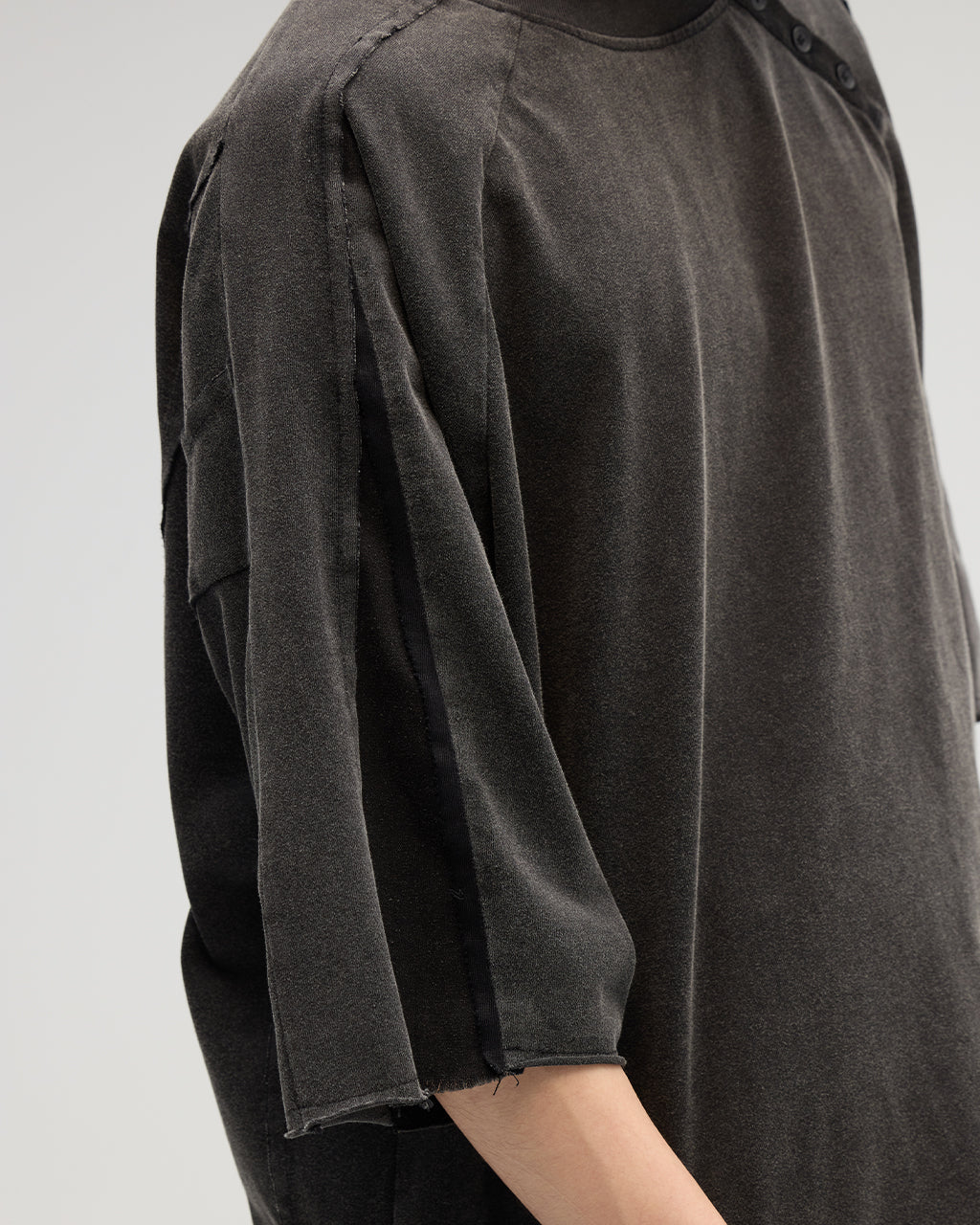 VACANT_Henley Neck Tee (Black)