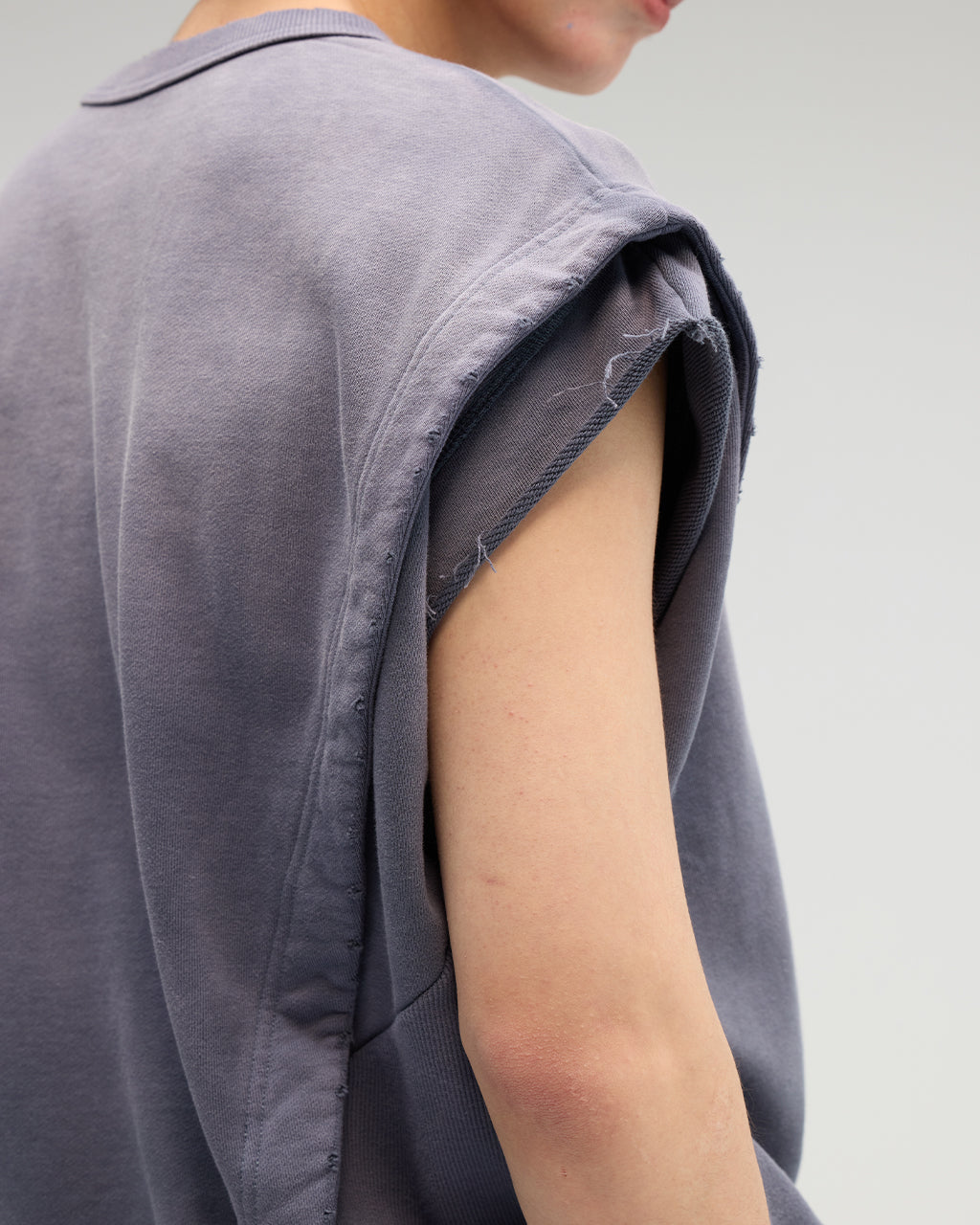 VACANT_Washed No-Sleeve Sweatshirt (Navy)