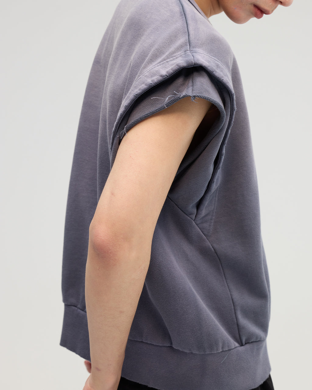 VACANT_Washed No-Sleeve Sweatshirt (Navy)