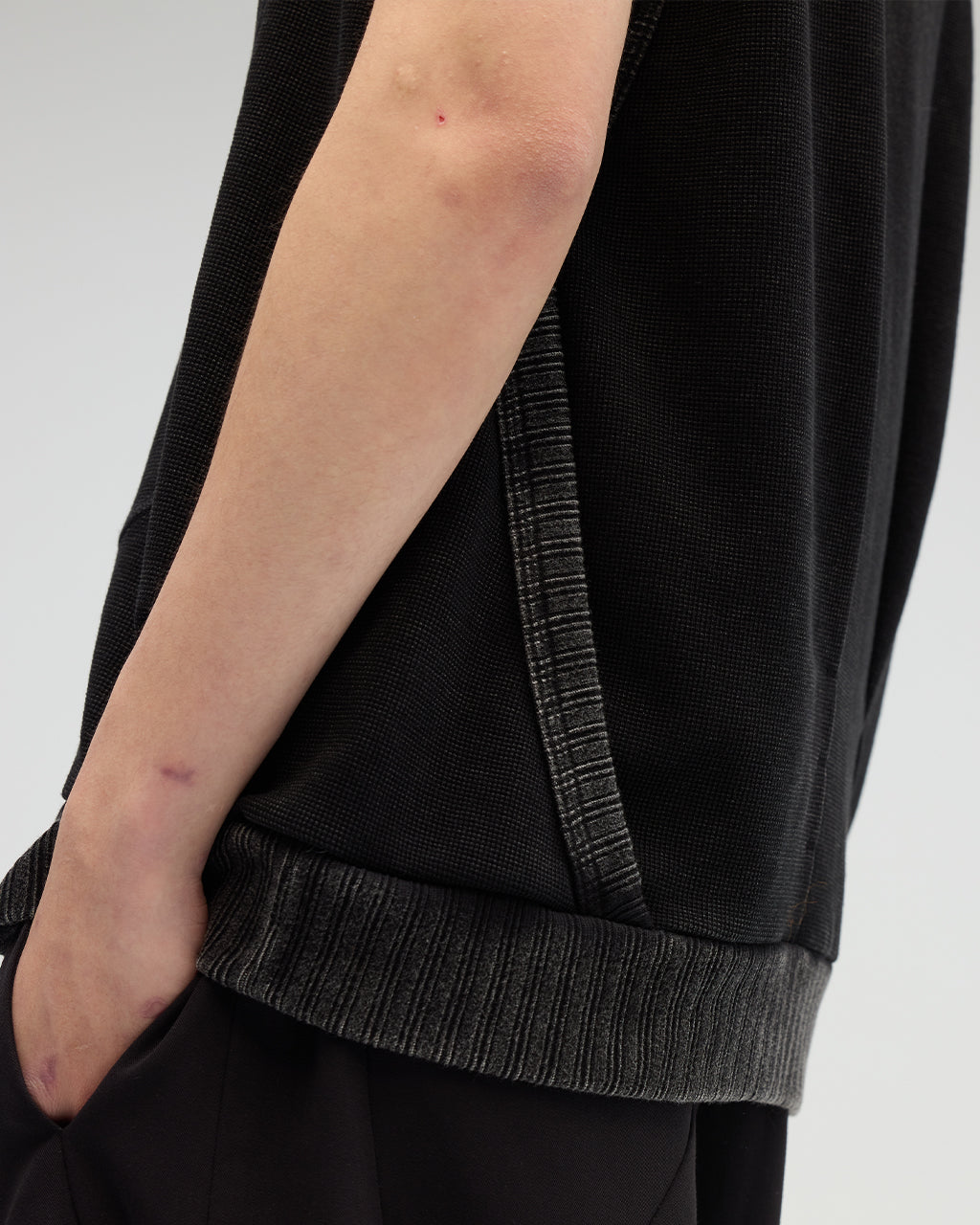 VACANT_Washed Waffle Vest (Black)