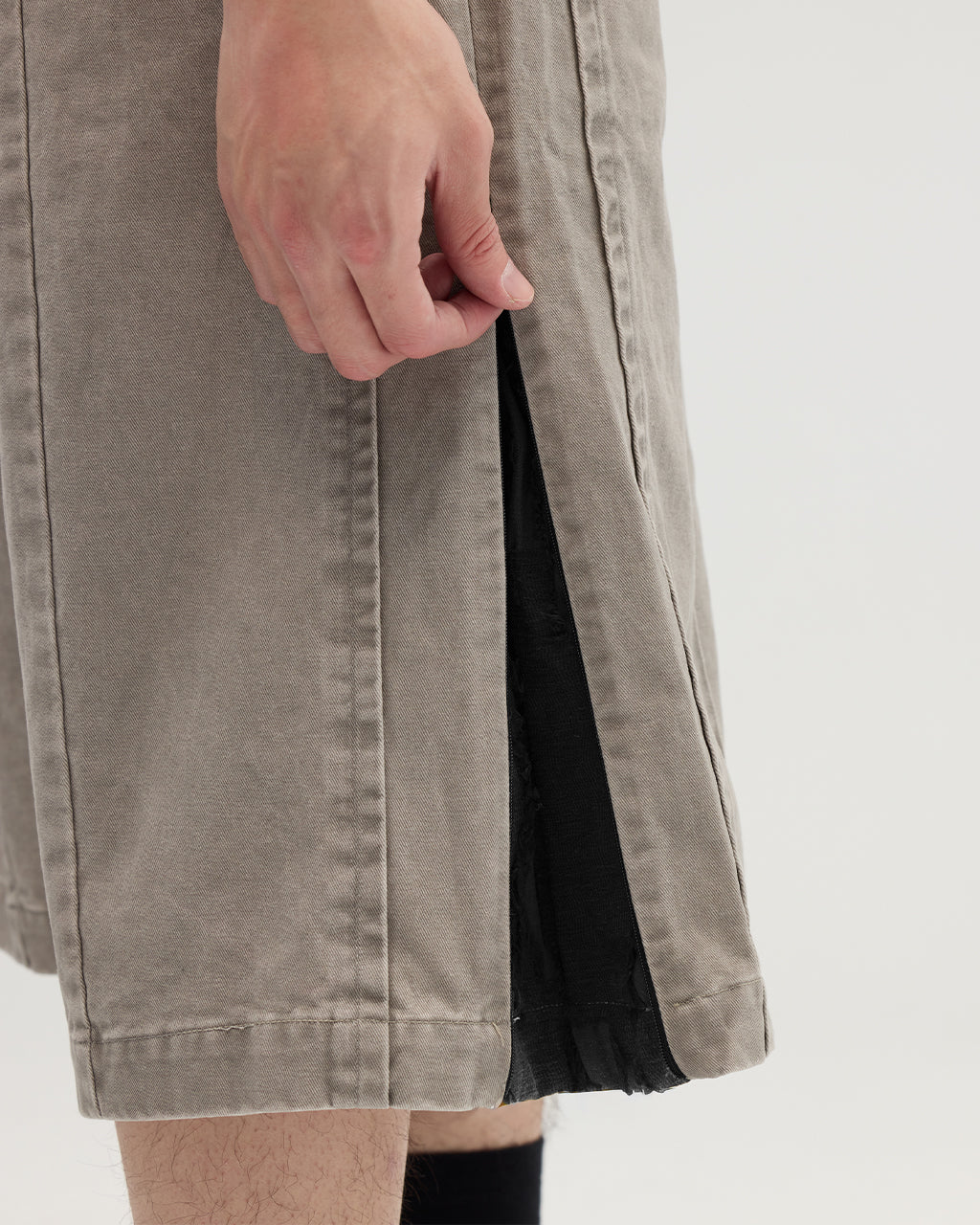 VACANT_Washed Slit Pants (Gray)