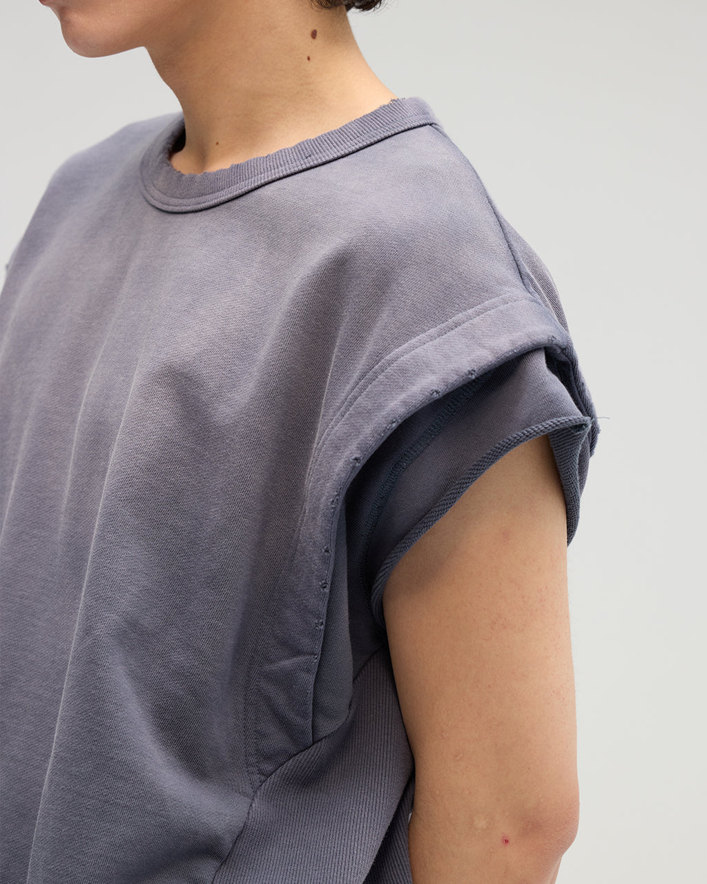 VACANT_Washed No-Sleeve Sweatshirt (Navy)
