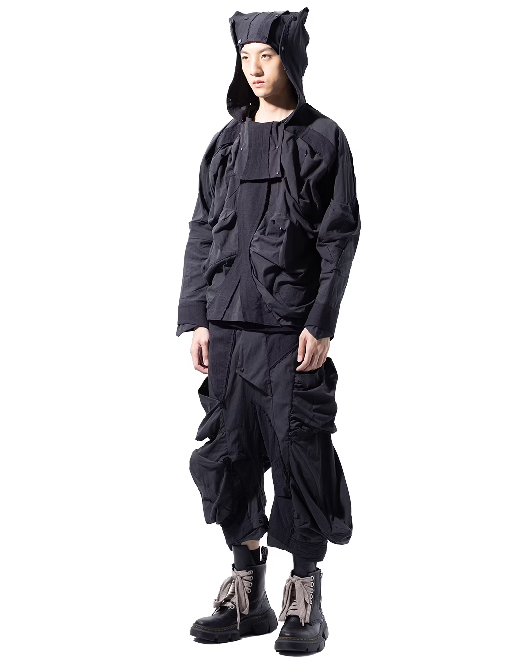 aenrmous_RADIATIVE COMPOUND HYPERCONVEX (Black)