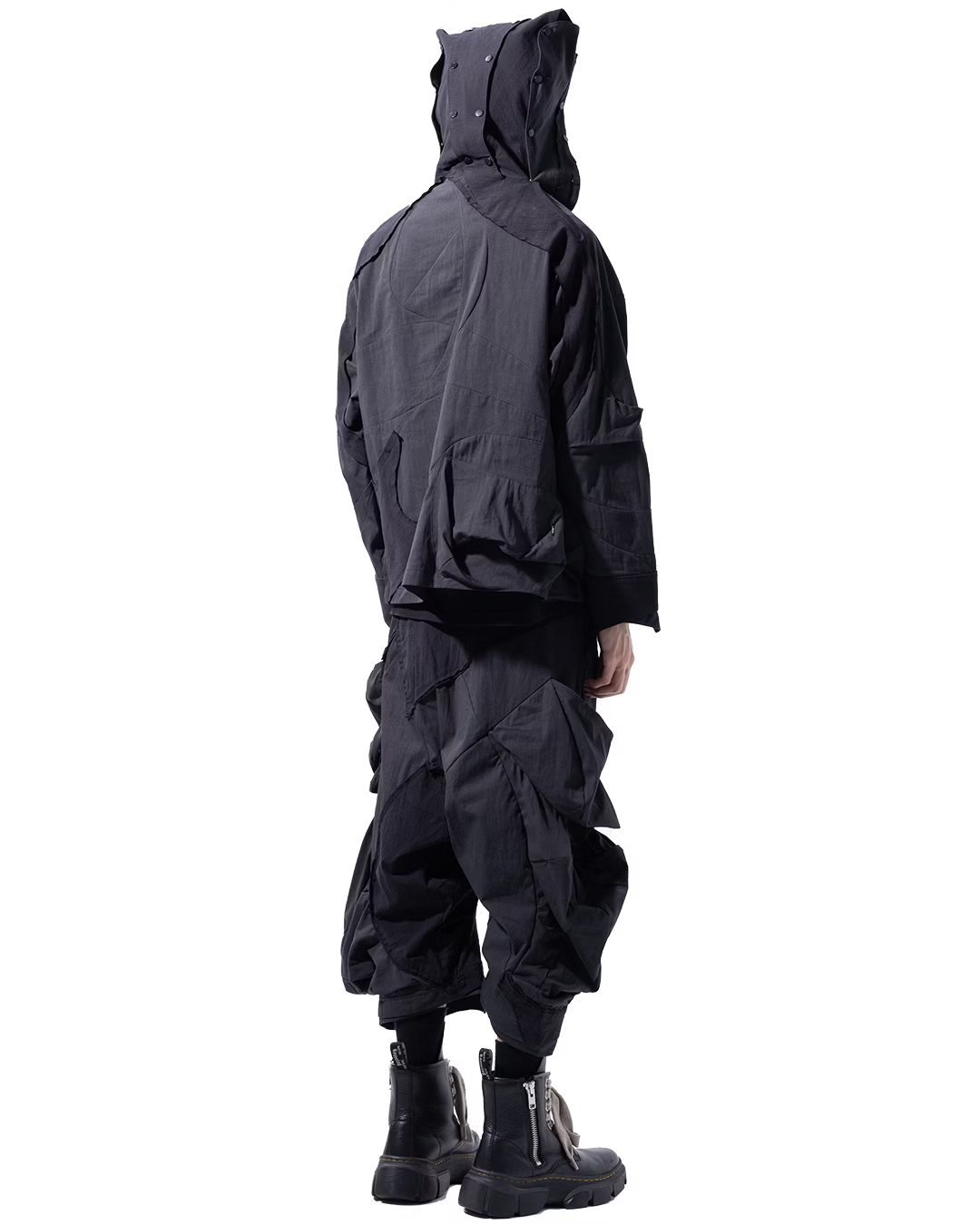 aenrmous_RADIATIVE COMPOUND HYPERCONVEX (Black)