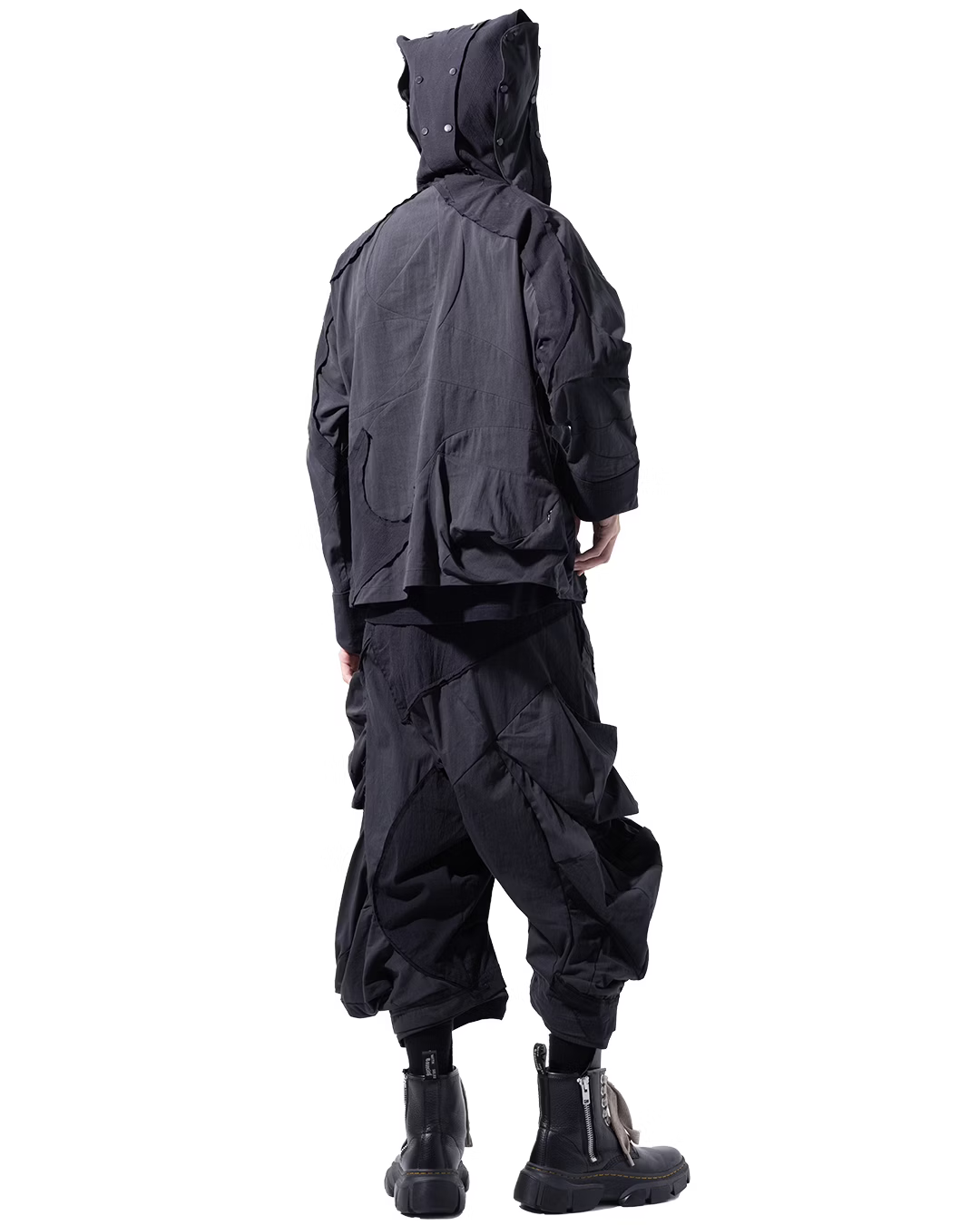 aenrmous_RADIATIVE COMPOUND HYPERCONVEX (Black)