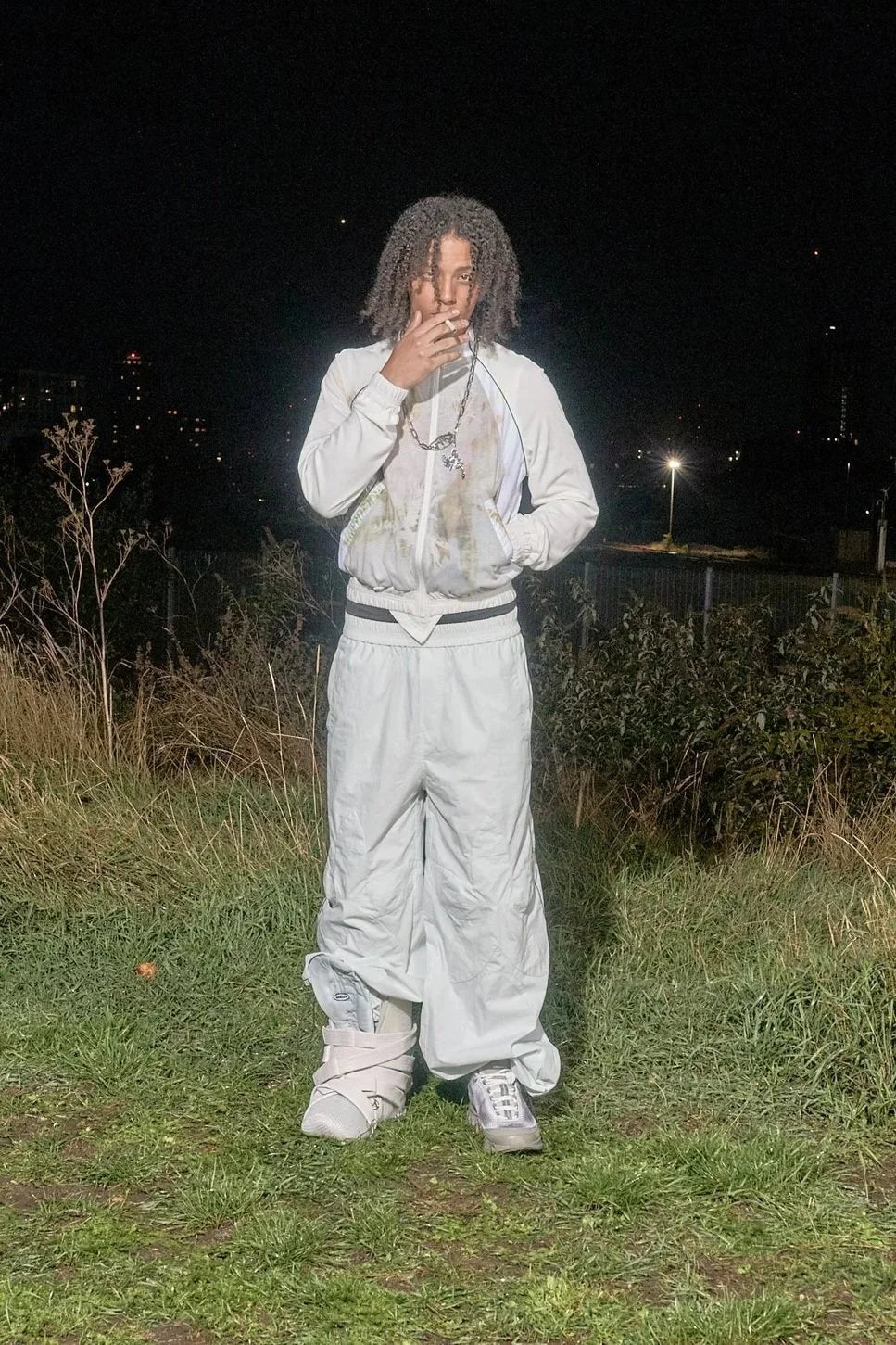 ALA TIANAN_FLOWER KNEE TRACKSUIT TROUSERS (White)