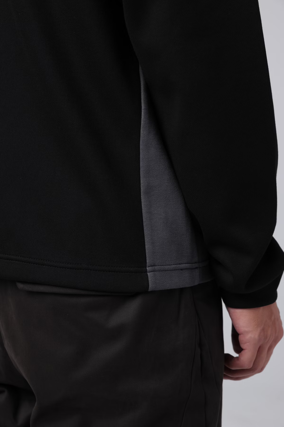 EQUALNEAR_HIGH T-Neck (Black)