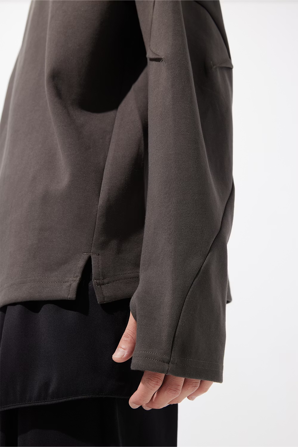 EQUALNEAR_Rift Zip T-neck (Gray)