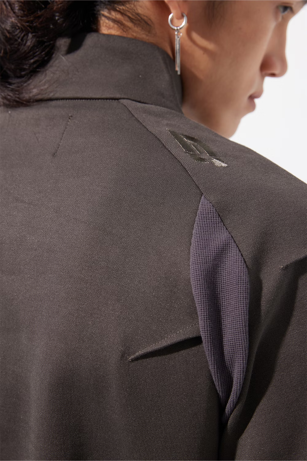 EQUALNEAR_Rift Zip T-neck (Gray)