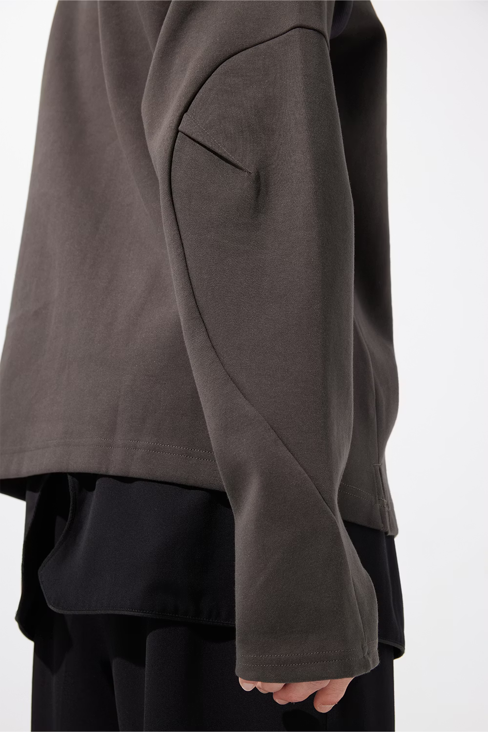 EQUALNEAR_Rift Zip T-neck (Gray)
