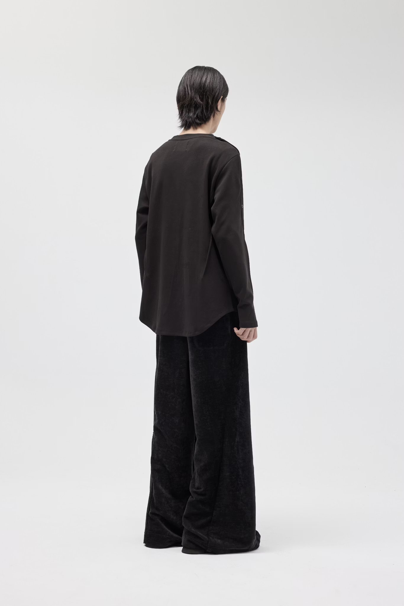 EQUALNEAR_Astro Henley Sweatshirt (Black)