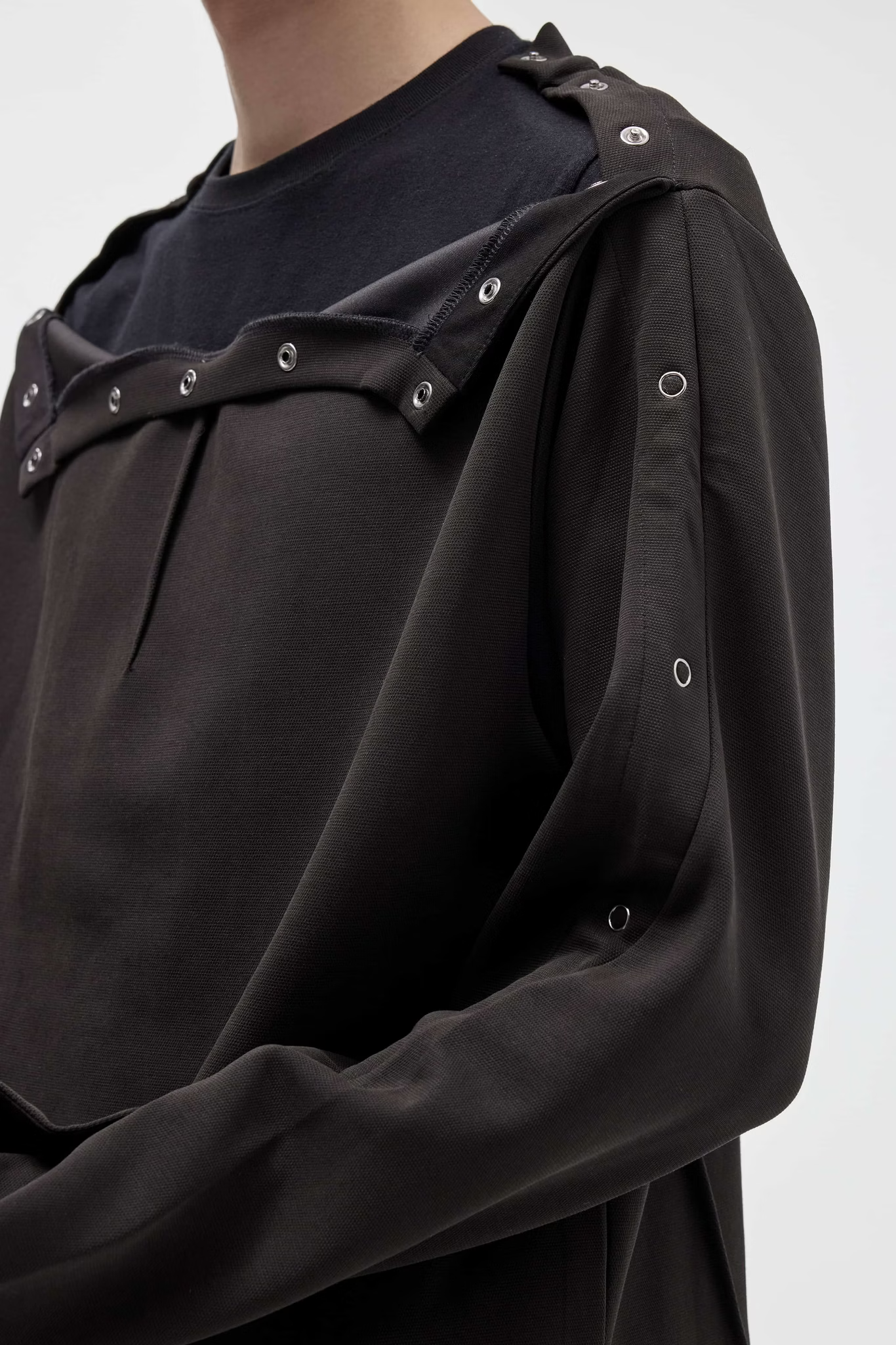 EQUALNEAR_Astro Henley Sweatshirt (Black)