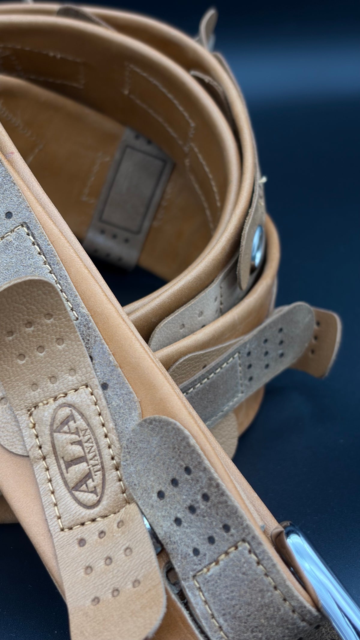 ALA TIANAN_Engraved Print Leather Band-Aid Belt