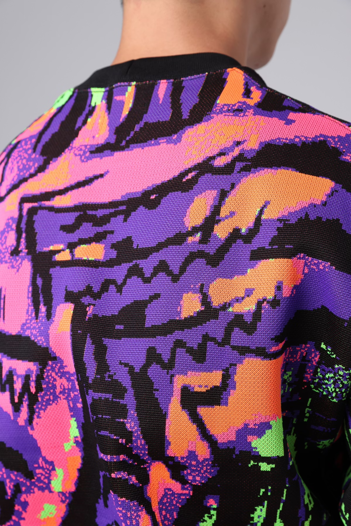 LOOSEJOINTS_Vernon O'Meally '30 SECONDS OVER WONDERLAND' KNIT CREW (Purple)