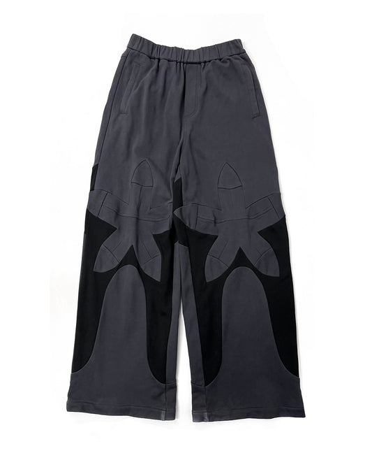 ALA TIANAN_FLOWER KNEE SWEATPANTS (Black)