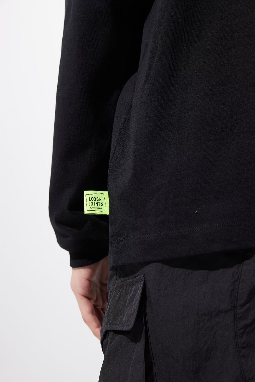 LOOSEJOINTS_CLAY ARLINGTON - 'SHOWERMAN' L/S TEE (Black)