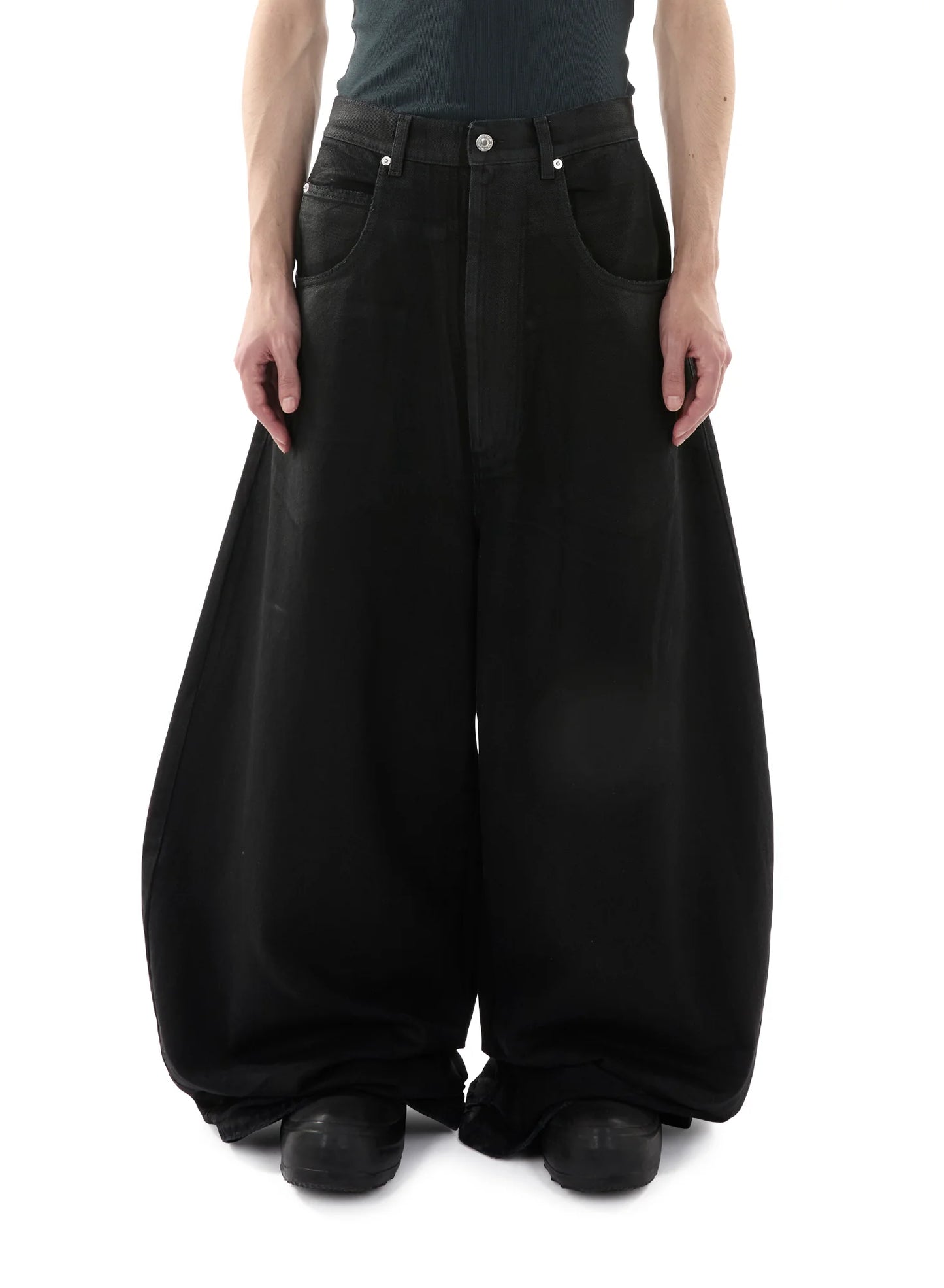 LU'U DAN_COATED DOUBLE XL JEANS (Black)
