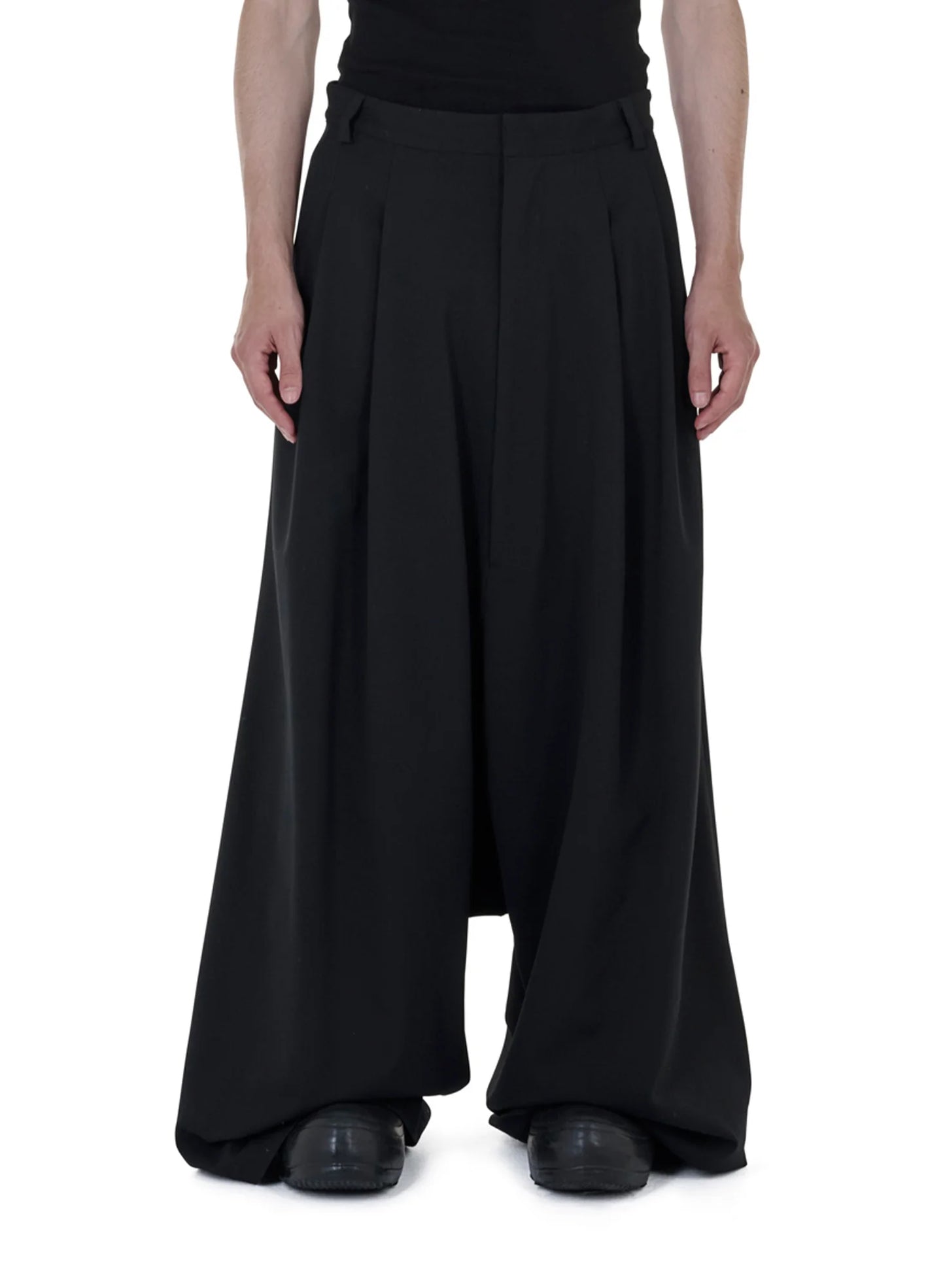 LU'U DAN_LOWLINE TROUSERS (Black)