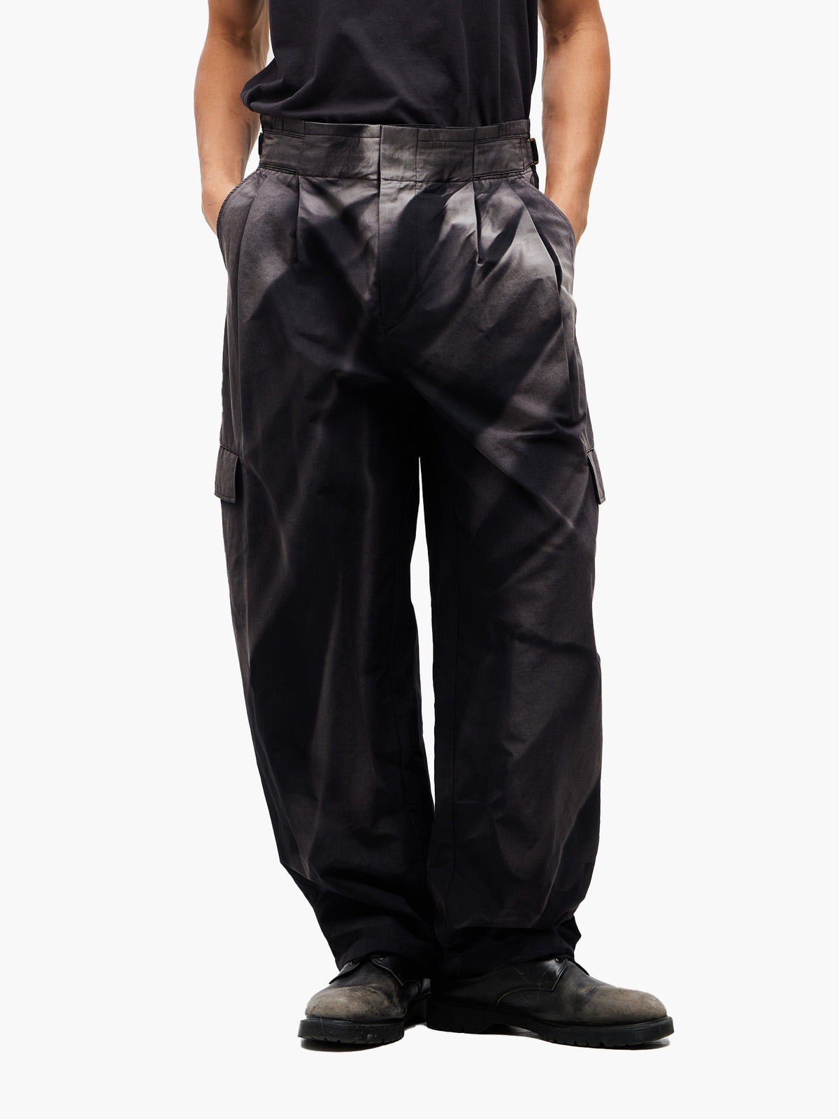 JiyongKim_Sun-Bleached Pleated Trousers (Black)