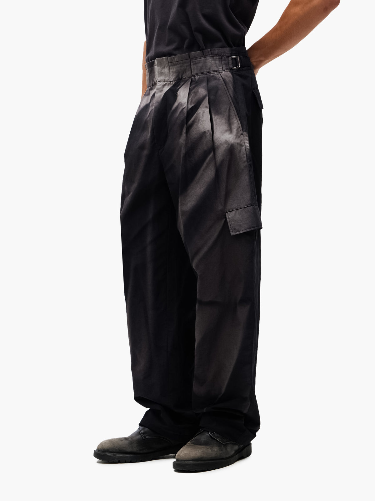 JiyongKim_Sun-Bleached Pleated Trousers (Black)