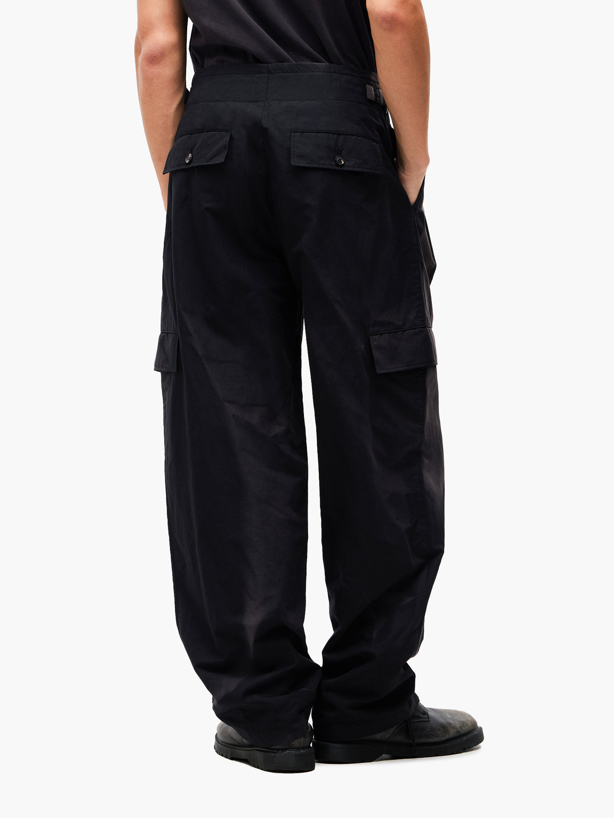 JiyongKim_Sun-Bleached Pleated Trousers (Black)