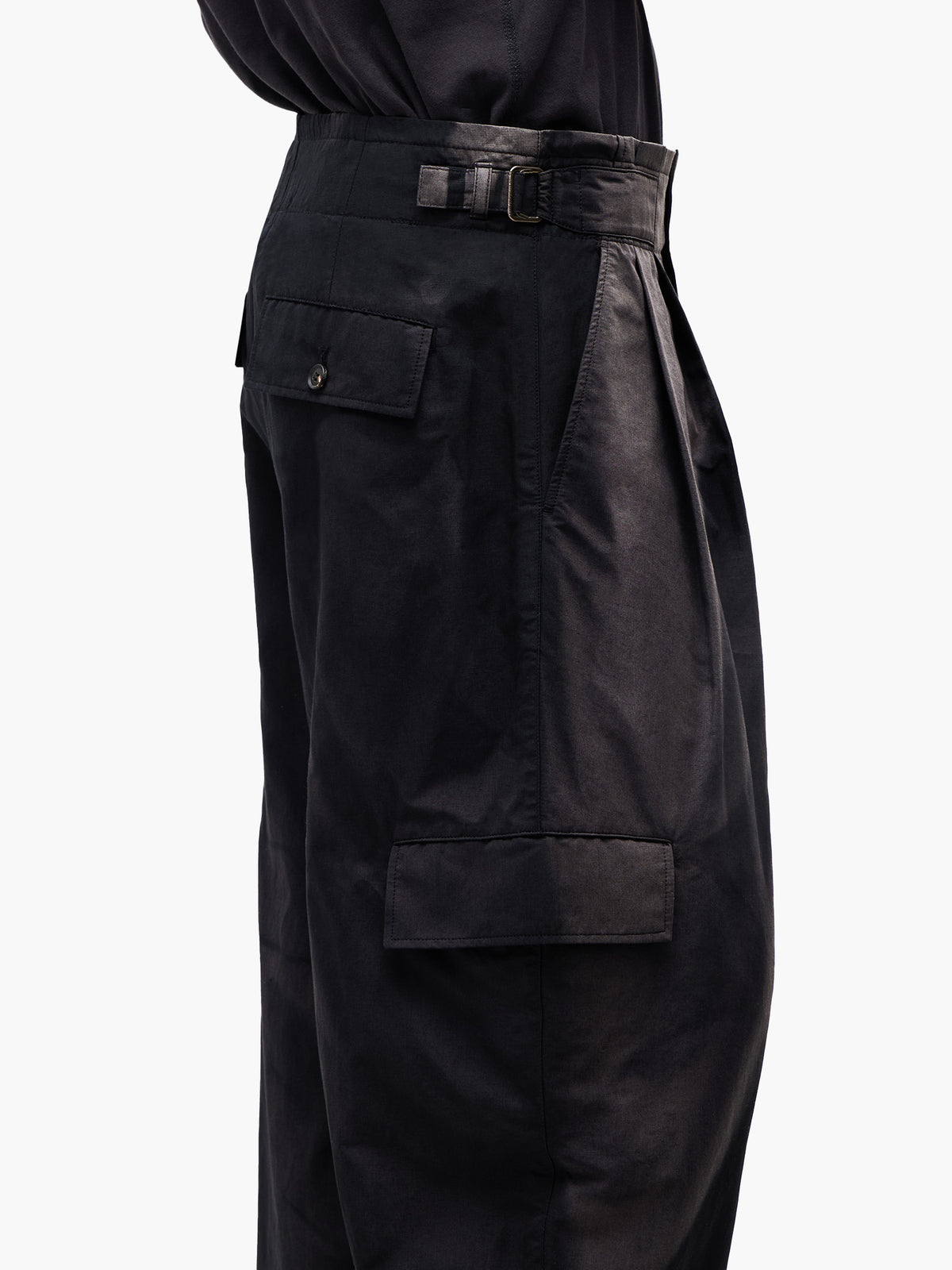 JiyongKim_Sun-Bleached Pleated Trousers (Black)