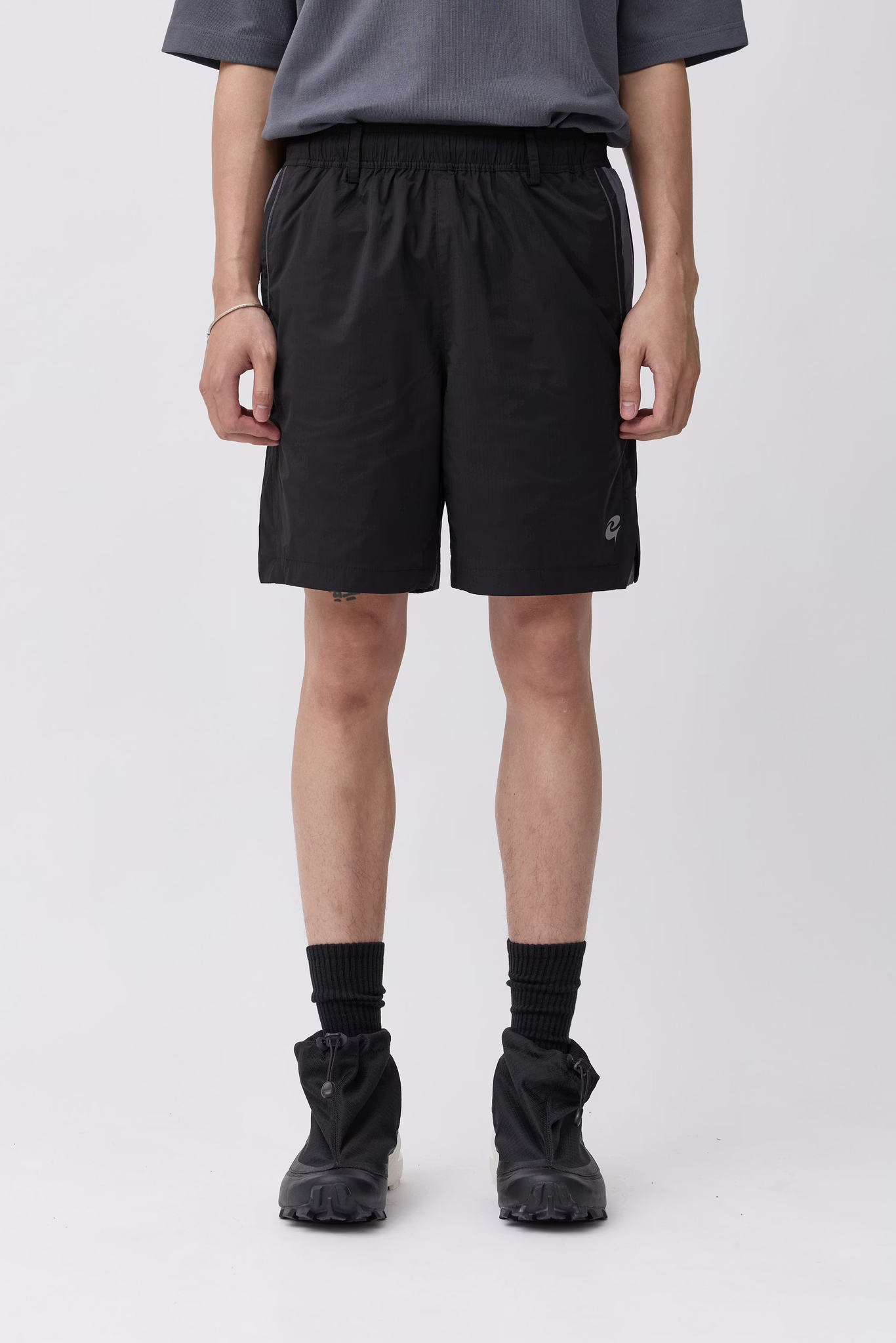 EQUALNEAR_C&G Logo Sport Shorts (Black)
