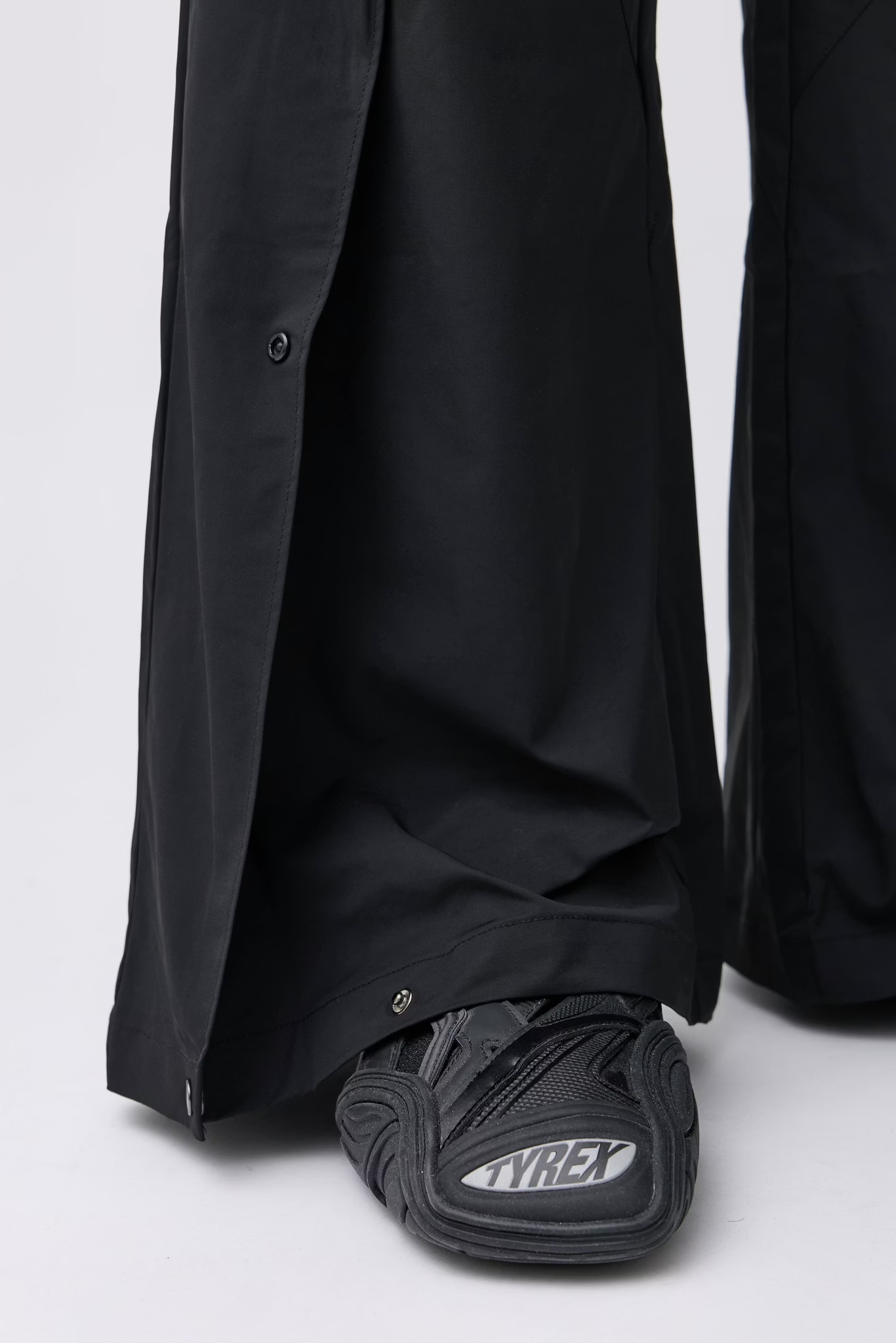 EQUALNEAR_Aero-Flared Cargo Pants (Black)