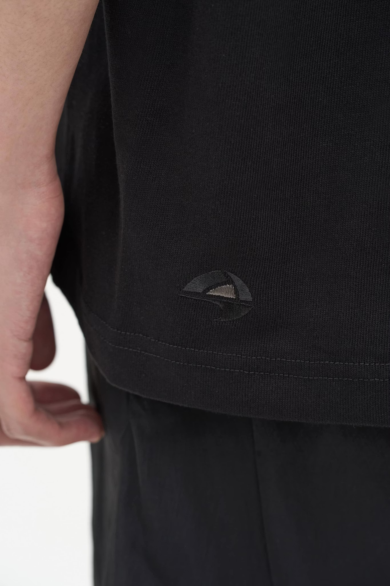 EQUALNEAR_Ra Tank (Black)
