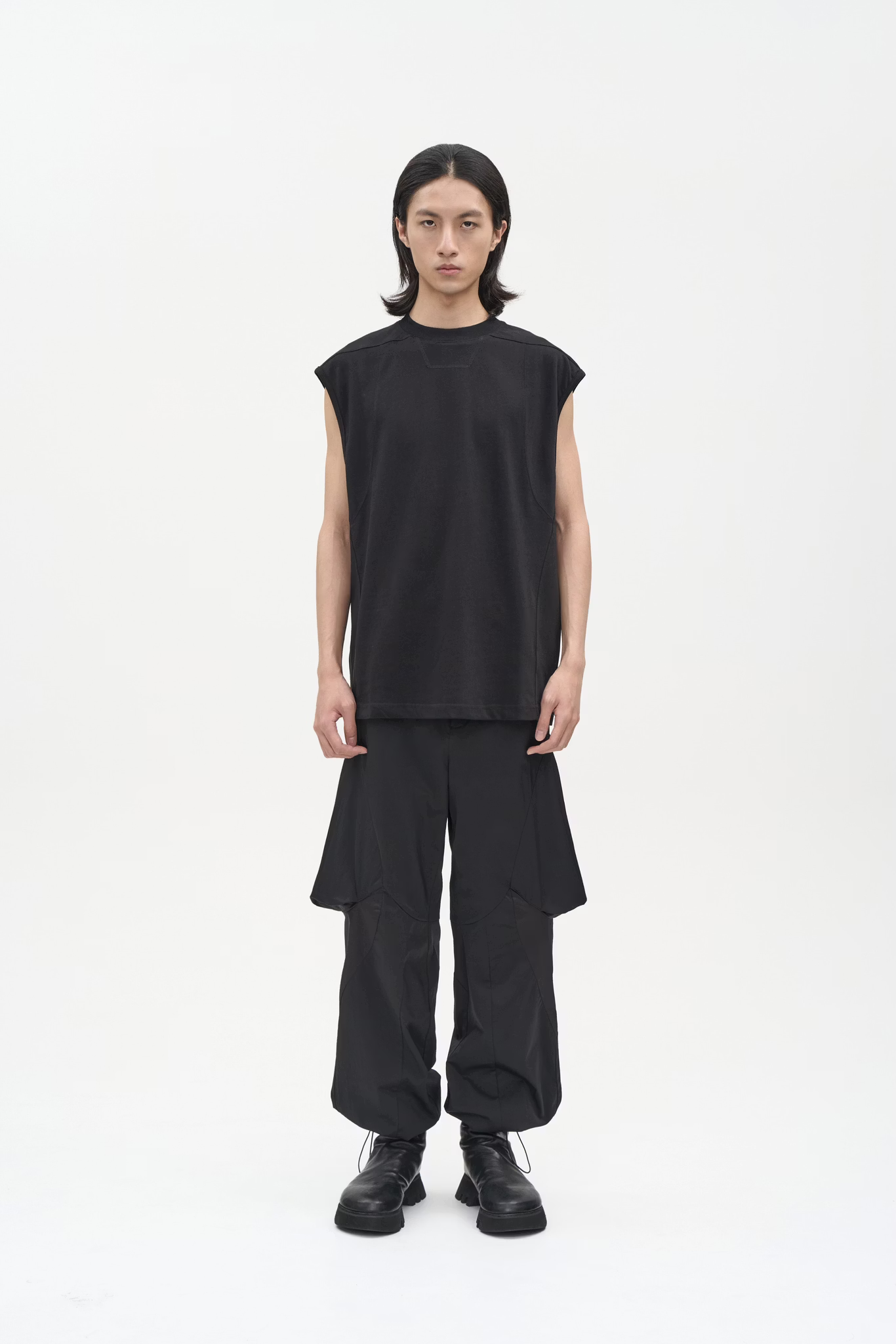 EQUALNEAR_Ra Tank (Black)