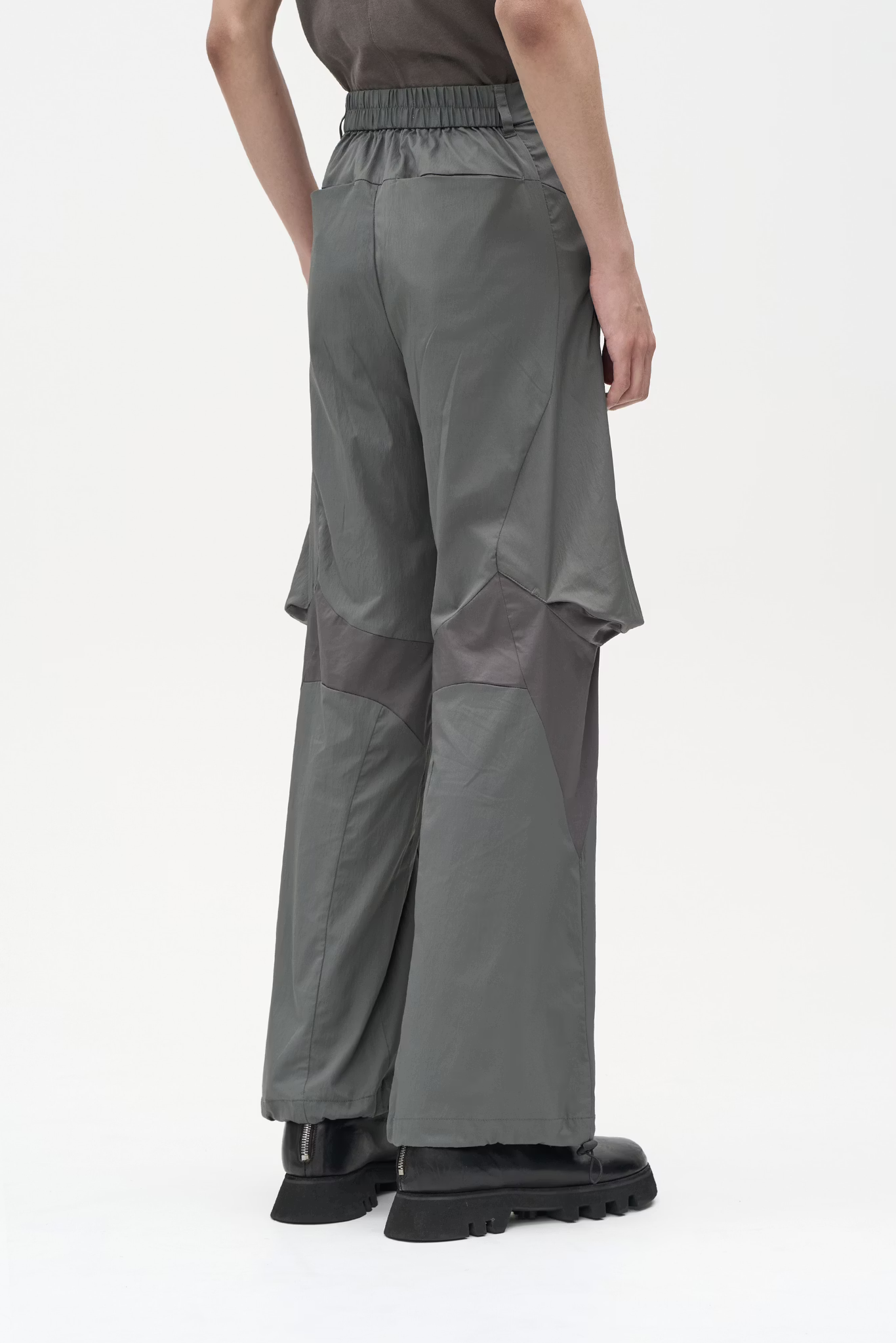 EQUALNEAR_Scarab Pants (Gray Green)