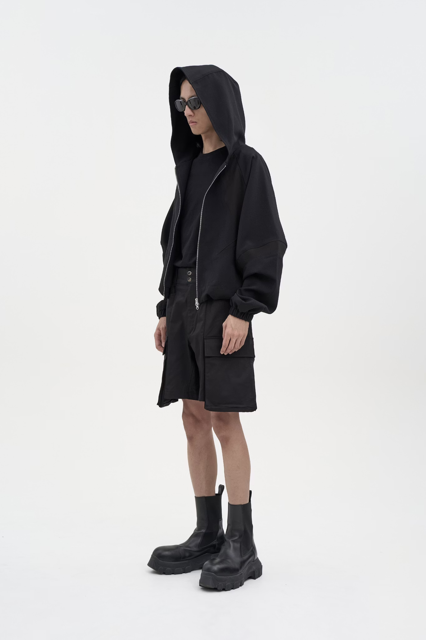 EQUALNEAR_Temple Run Cargo Shorts (Black)